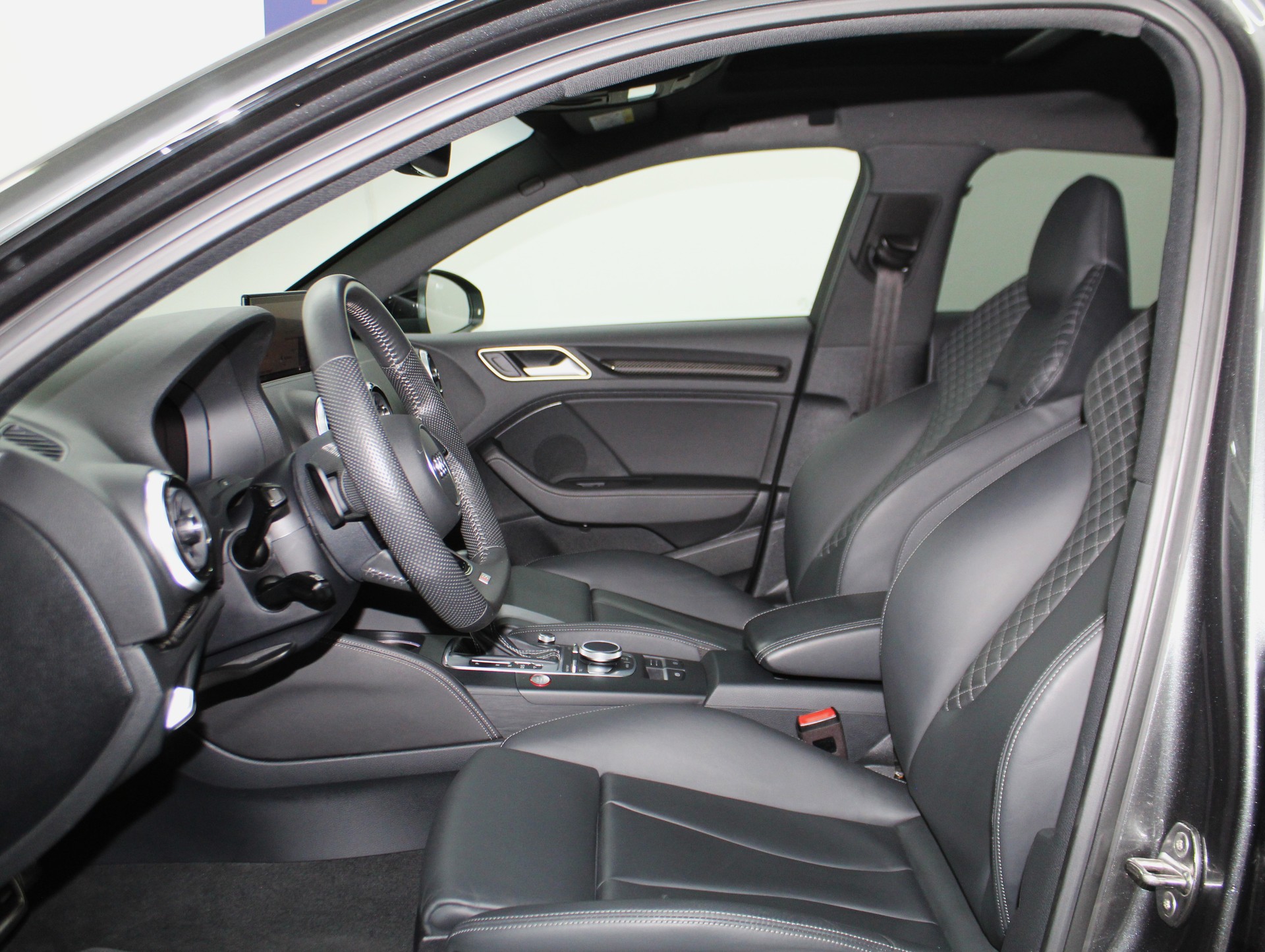 AUDI S3 Sportback 2.0 TFSI quattro S-tronic Optikpaket schwarz / CH-Fahrzeug-image-7