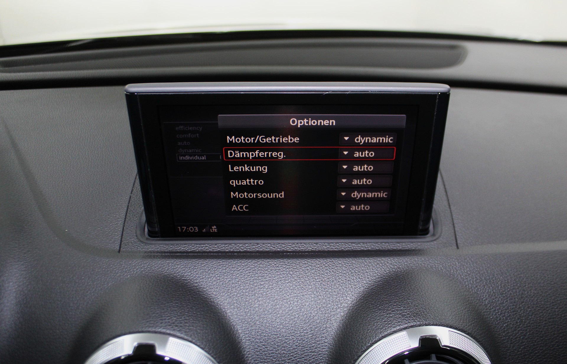 AUDI S3 Sportback 2.0 TFSI quattro S-tronic Optikpaket schwarz / CH-Fahrzeug-image-24
