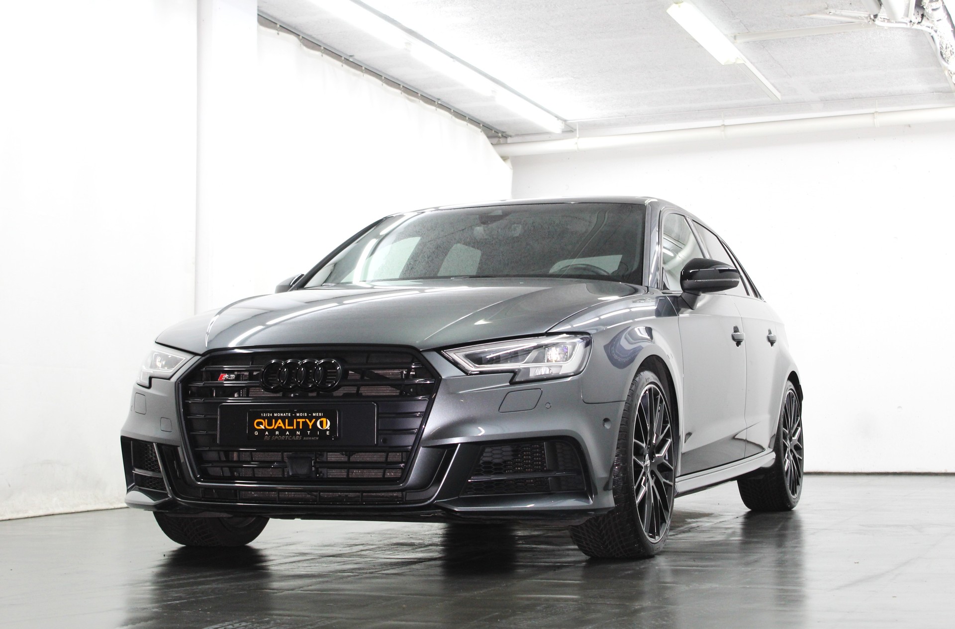AUDI S3 Sportback 2.0 TFSI quattro S-tronic Optikpaket schwarz / CH-Fahrzeug-showroom-element-3