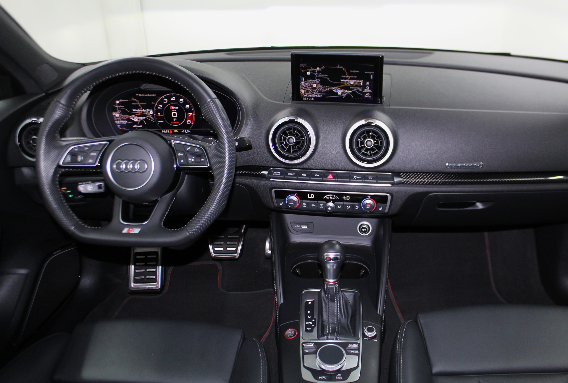 AUDI S3 Sportback 2.0 TFSI quattro S-tronic Optikpaket schwarz / CH-Fahrzeug-image-12