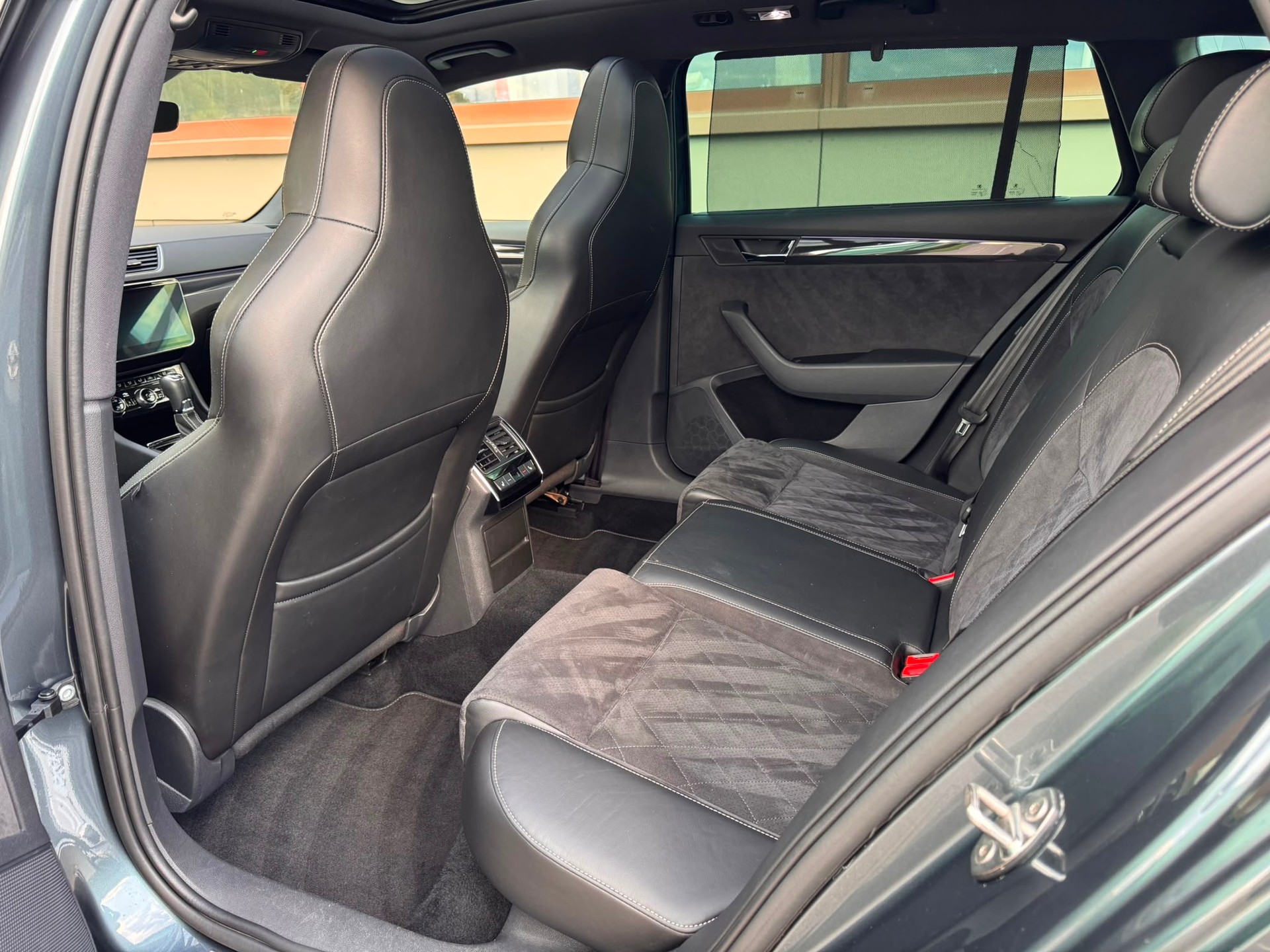 SKODA 2.0 TDI 190 SportLine+ 4x4 DSG-image-4
