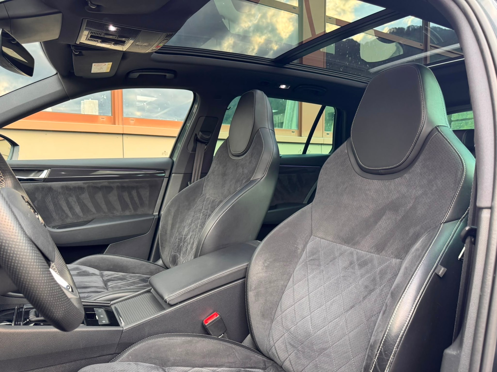 SKODA 2.0 TDI 190 SportLine+ 4x4 DSG-image-3