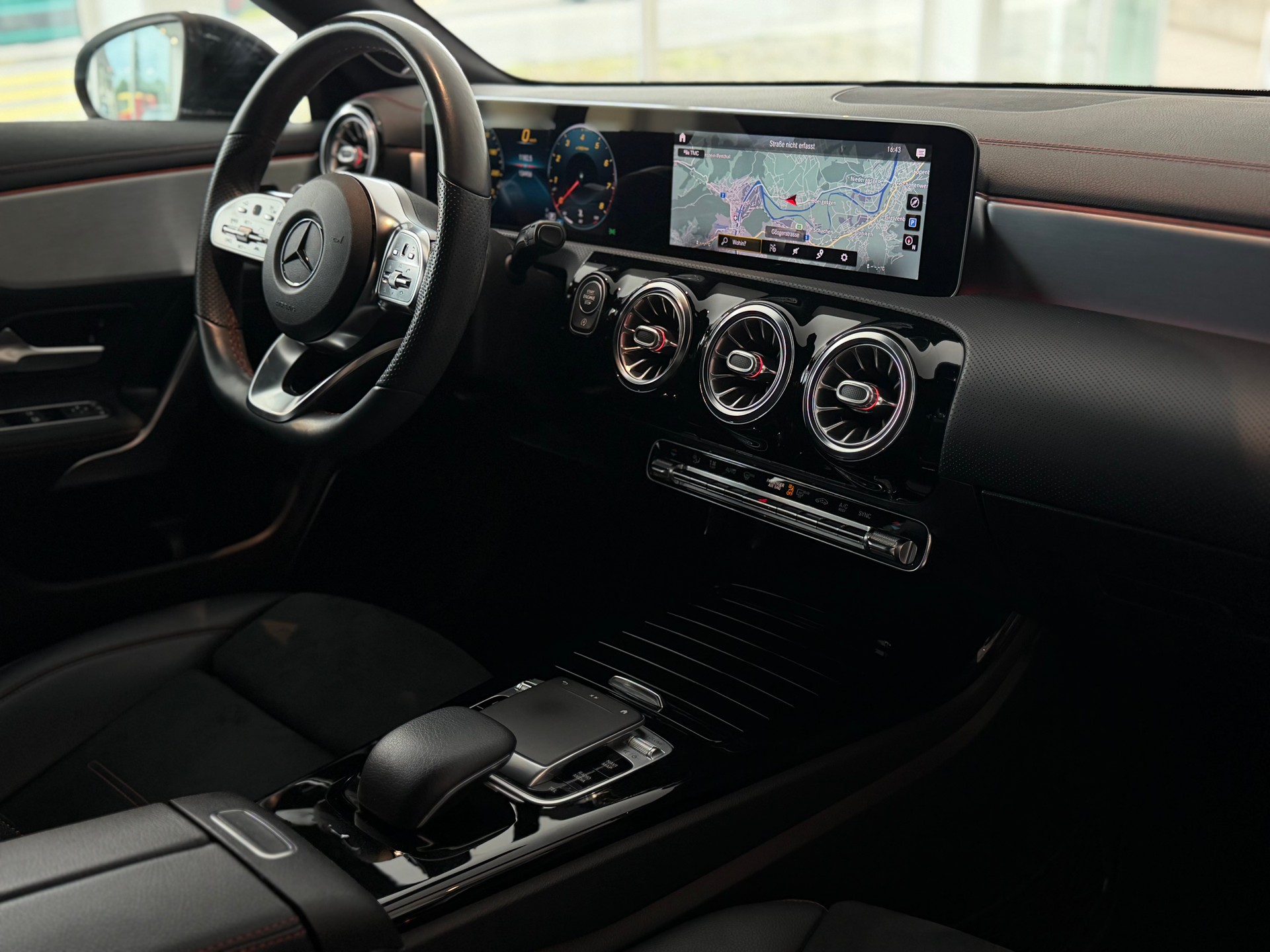 MERCEDES-BENZ CLA 220 AMG Line 7G-DCT **TOP Ausstattung**-image-21