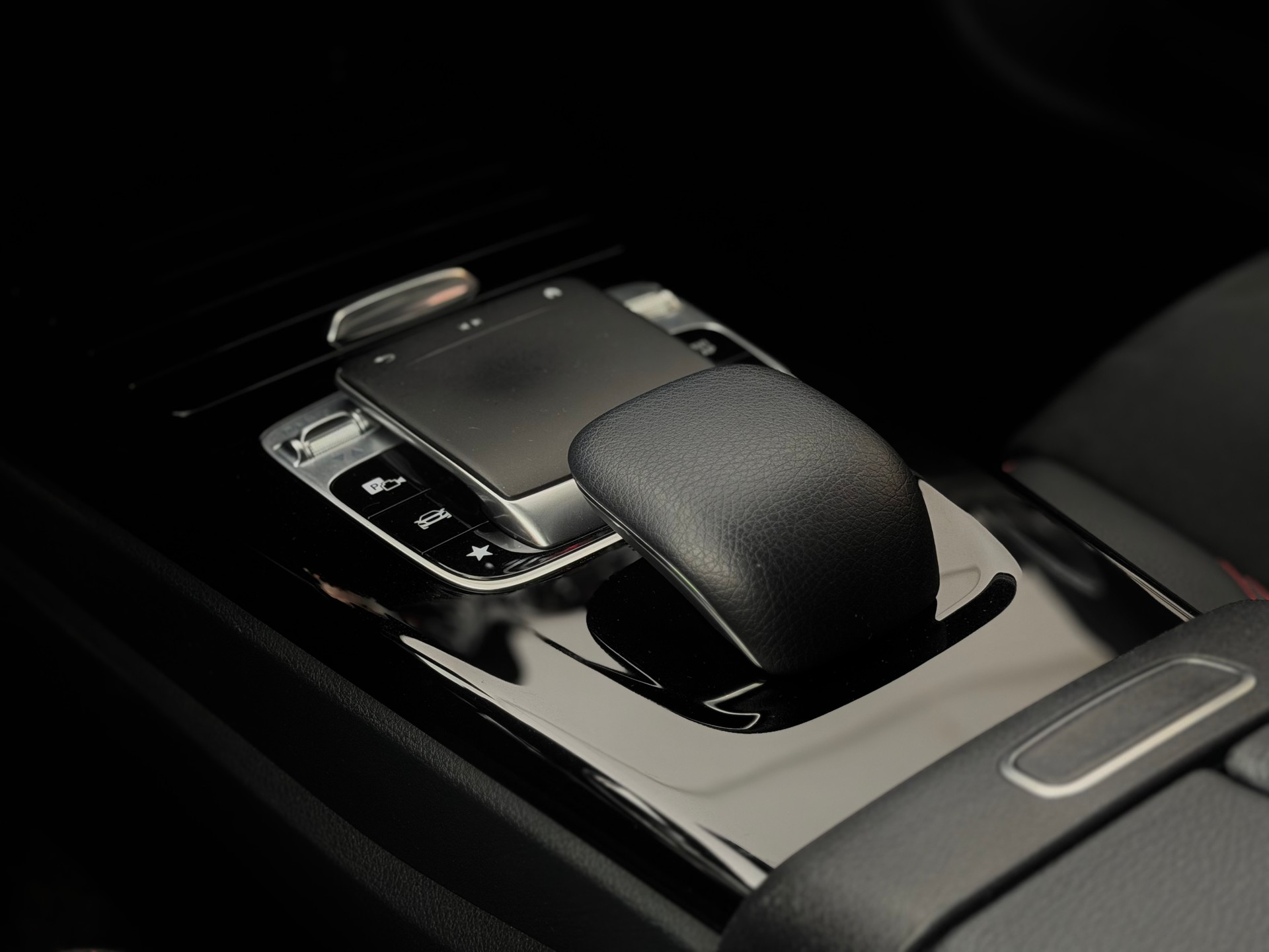 MERCEDES-BENZ CLA 220 AMG Line 7G-DCT **TOP Ausstattung**-image-18
