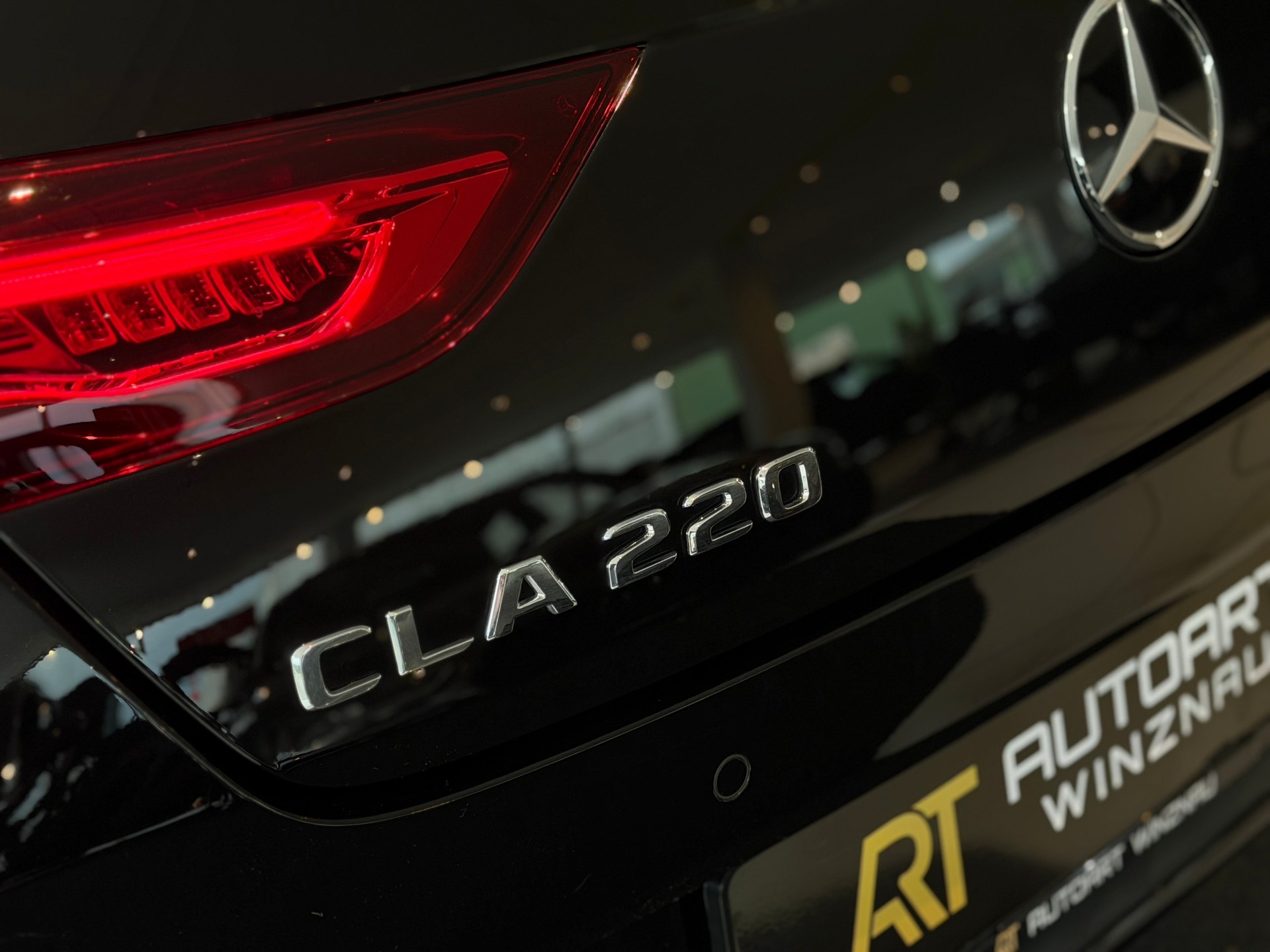 MERCEDES-BENZ CLA 220 AMG Line 7G-DCT **TOP Ausstattung**-image-10