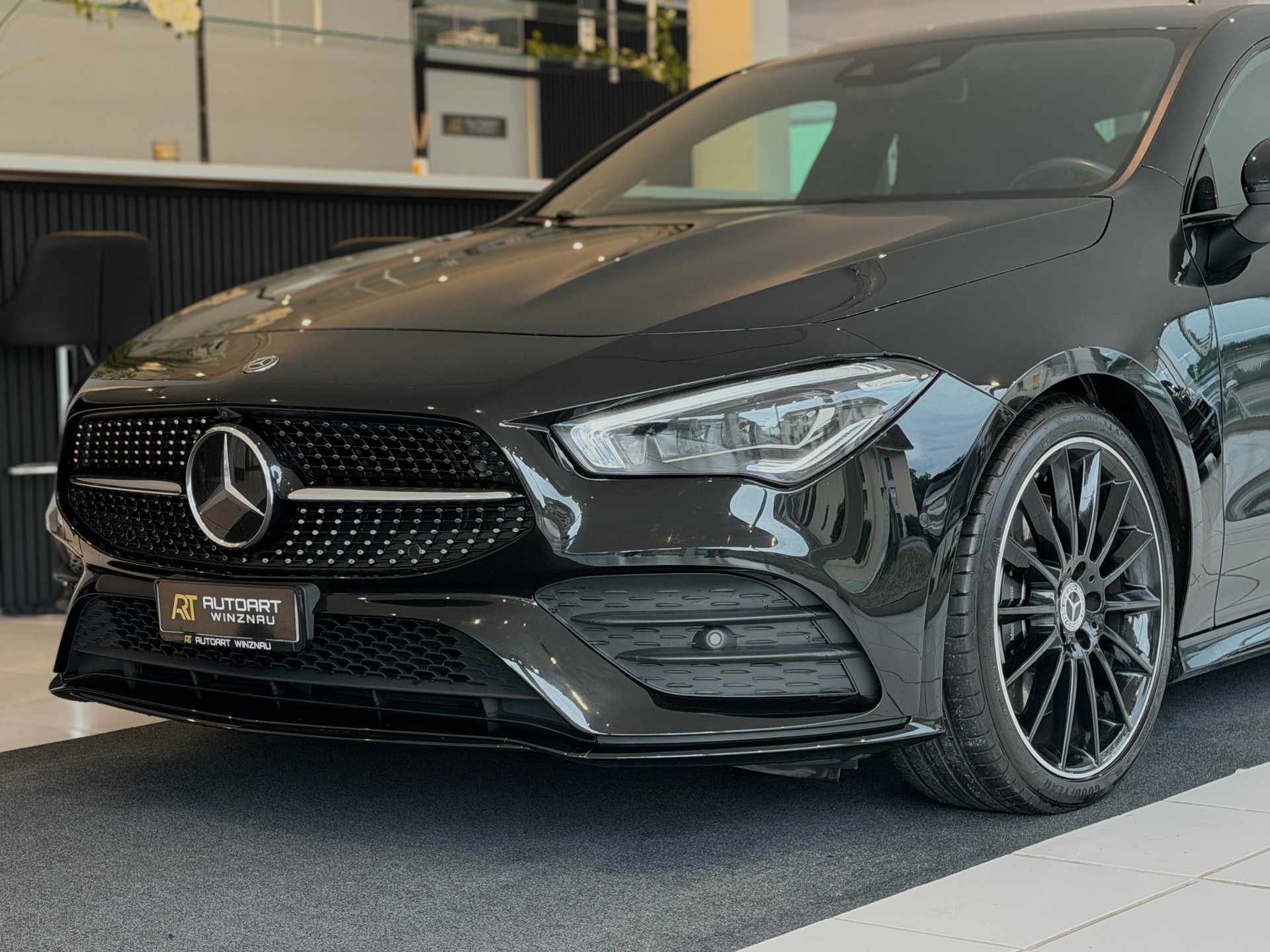 MERCEDES-BENZ CLA 220 AMG Line 7G-DCT **TOP Ausstattung**-image-1