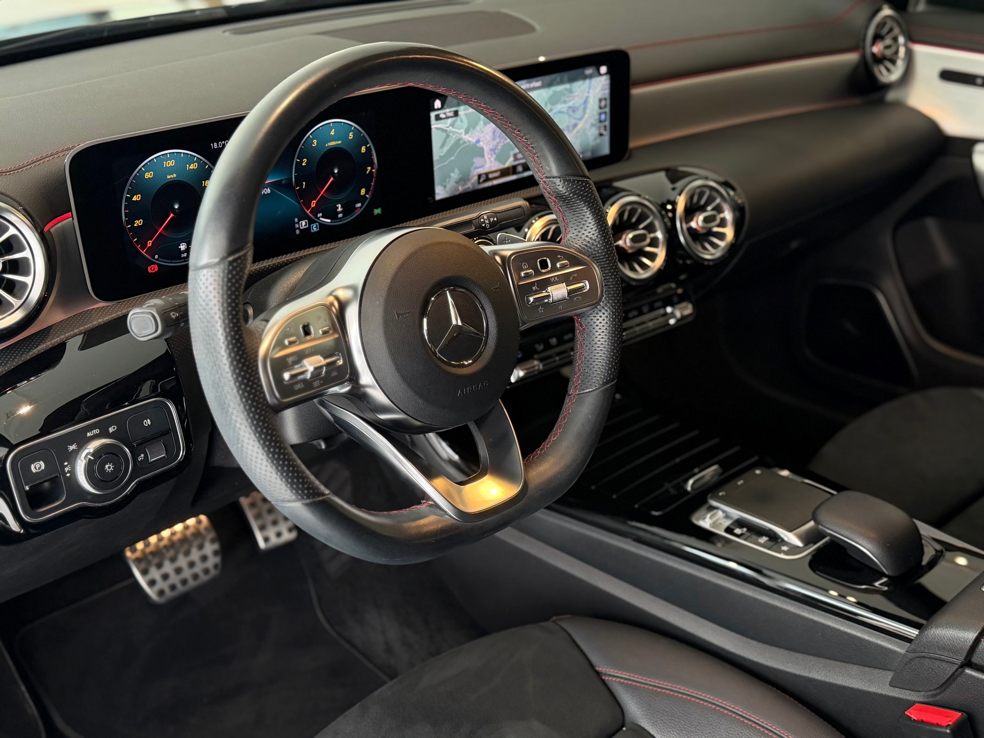 MERCEDES-BENZ CLA 220 AMG Line 7G-DCT **TOP Ausstattung**-image-13