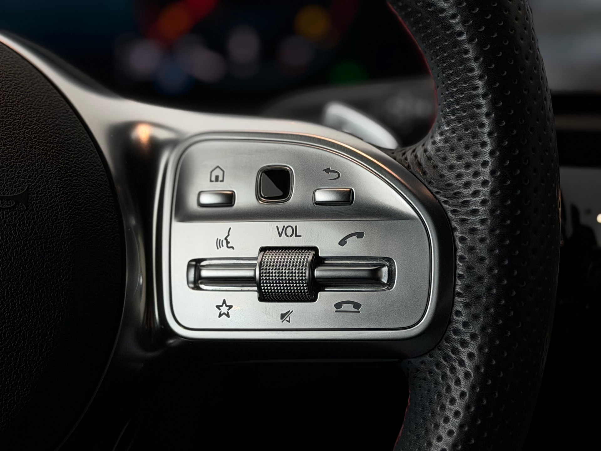 MERCEDES-BENZ CLA 220 AMG Line 7G-DCT **TOP Ausstattung**-image-16