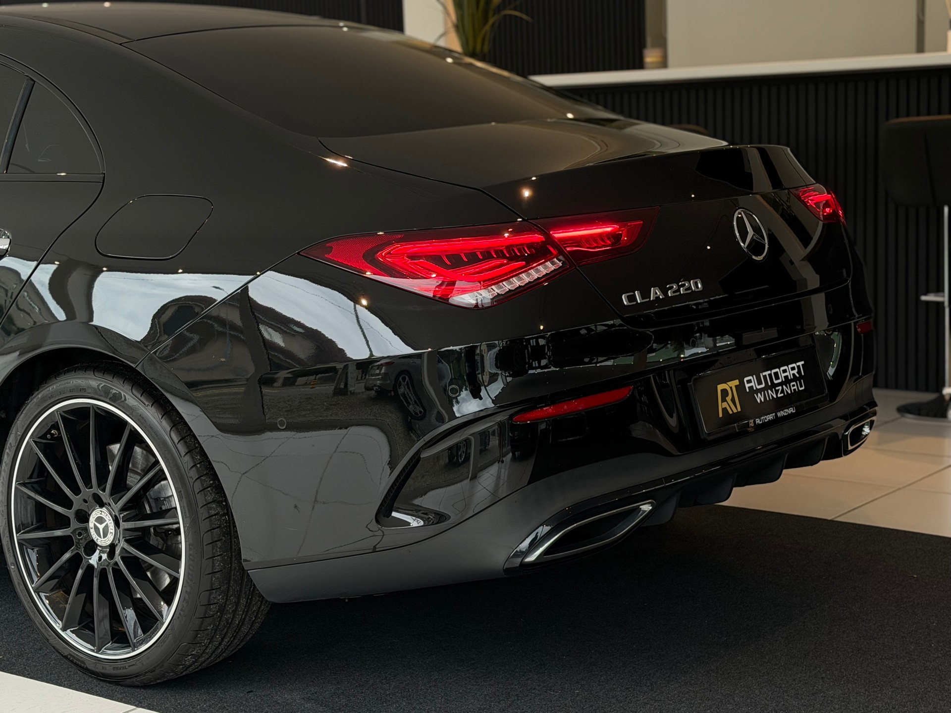 MERCEDES-BENZ CLA 220 AMG Line 7G-DCT **TOP Ausstattung**-image-9