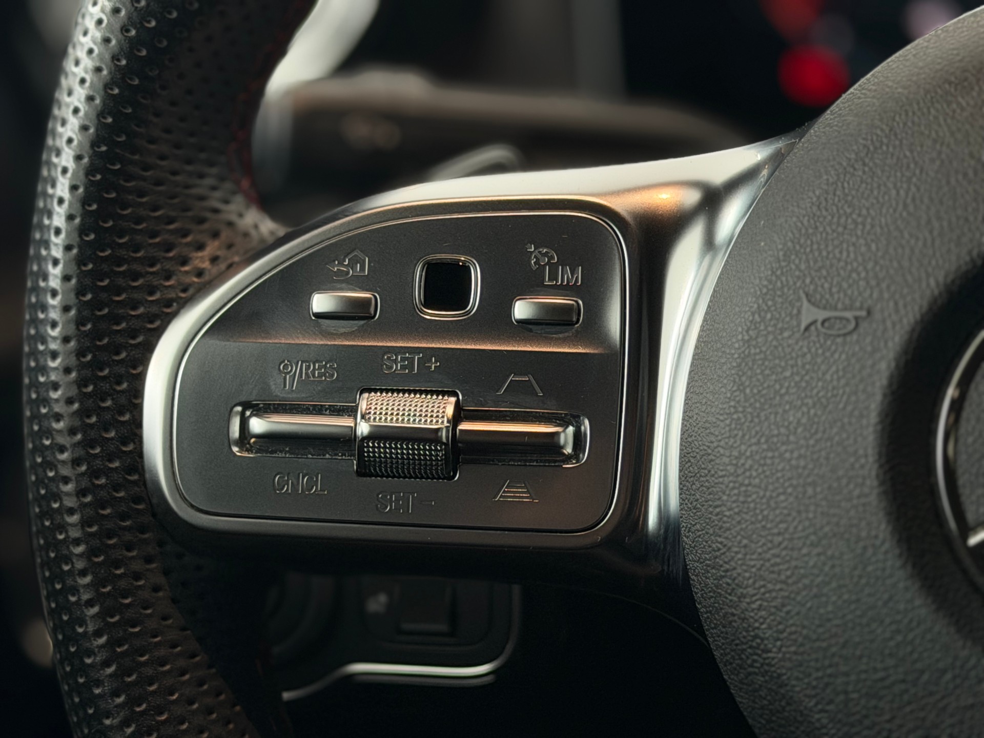 MERCEDES-BENZ CLA 220 AMG Line 7G-DCT **TOP Ausstattung**-image-17