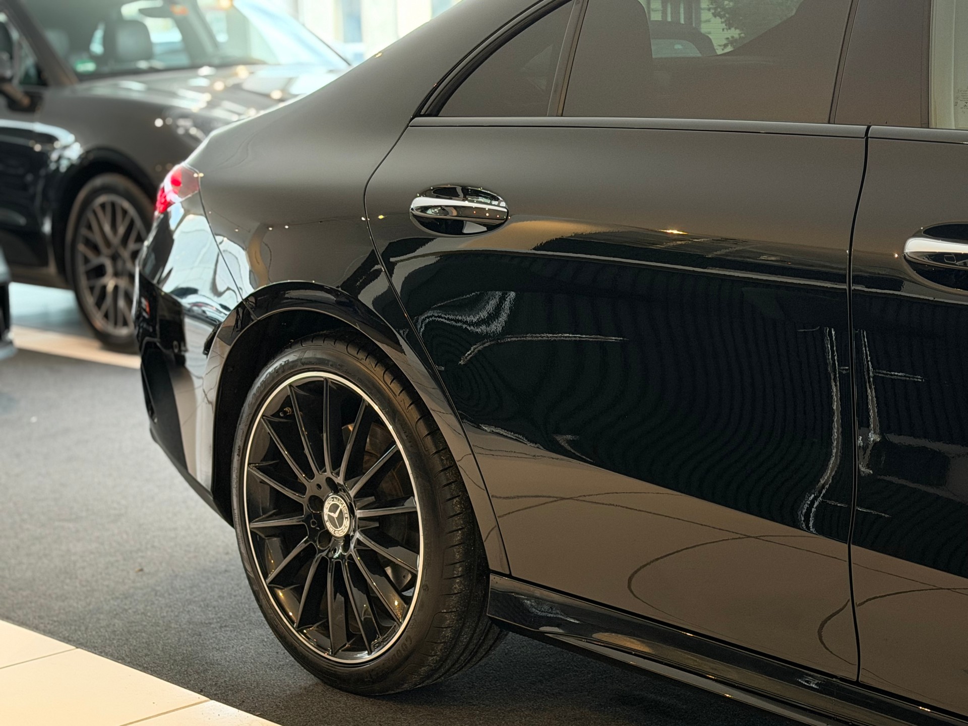 MERCEDES-BENZ CLA 220 AMG Line 7G-DCT **TOP Ausstattung**-image-5