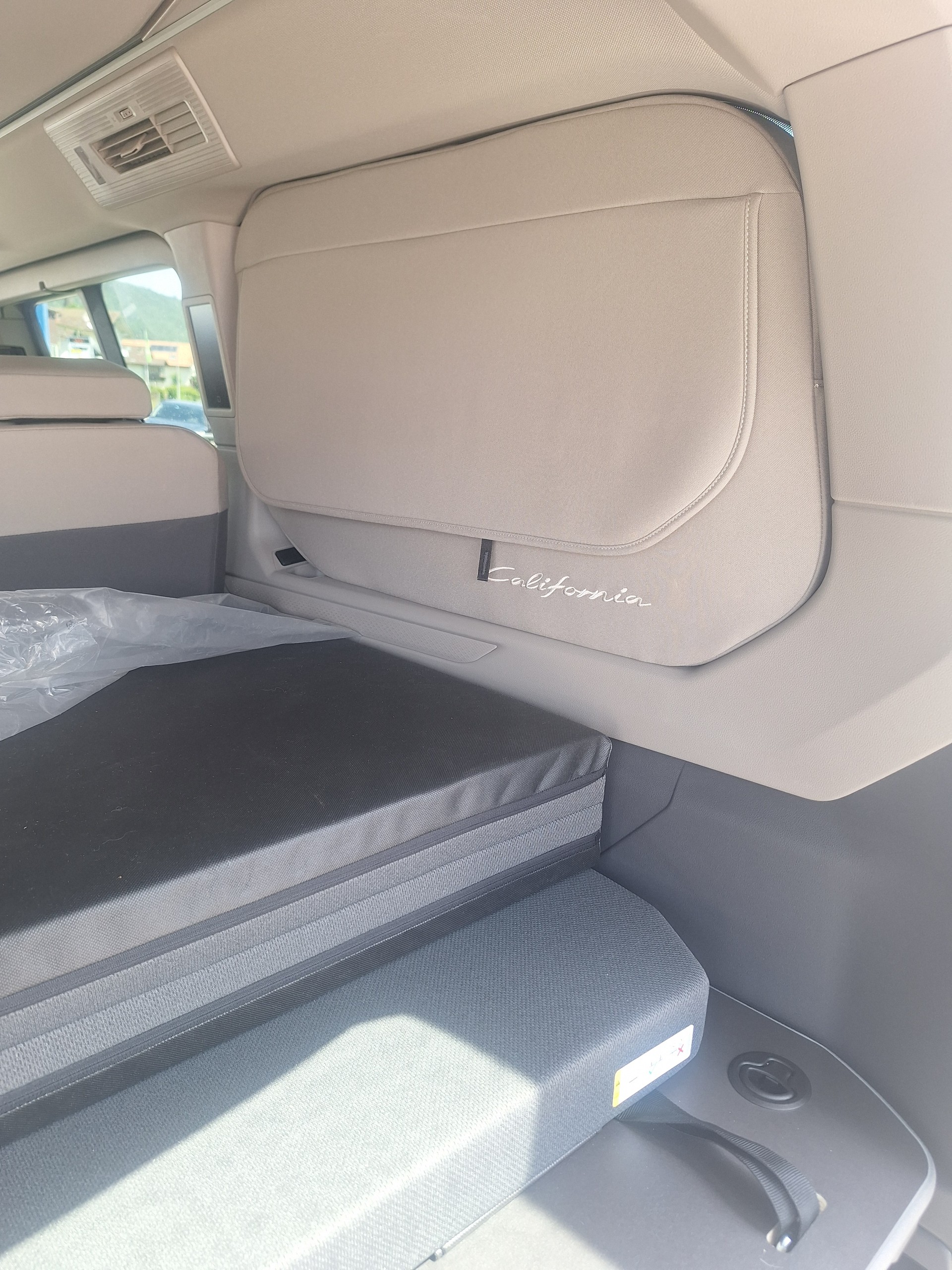 VW California 2.0 TDI Beach Tour-image-11
