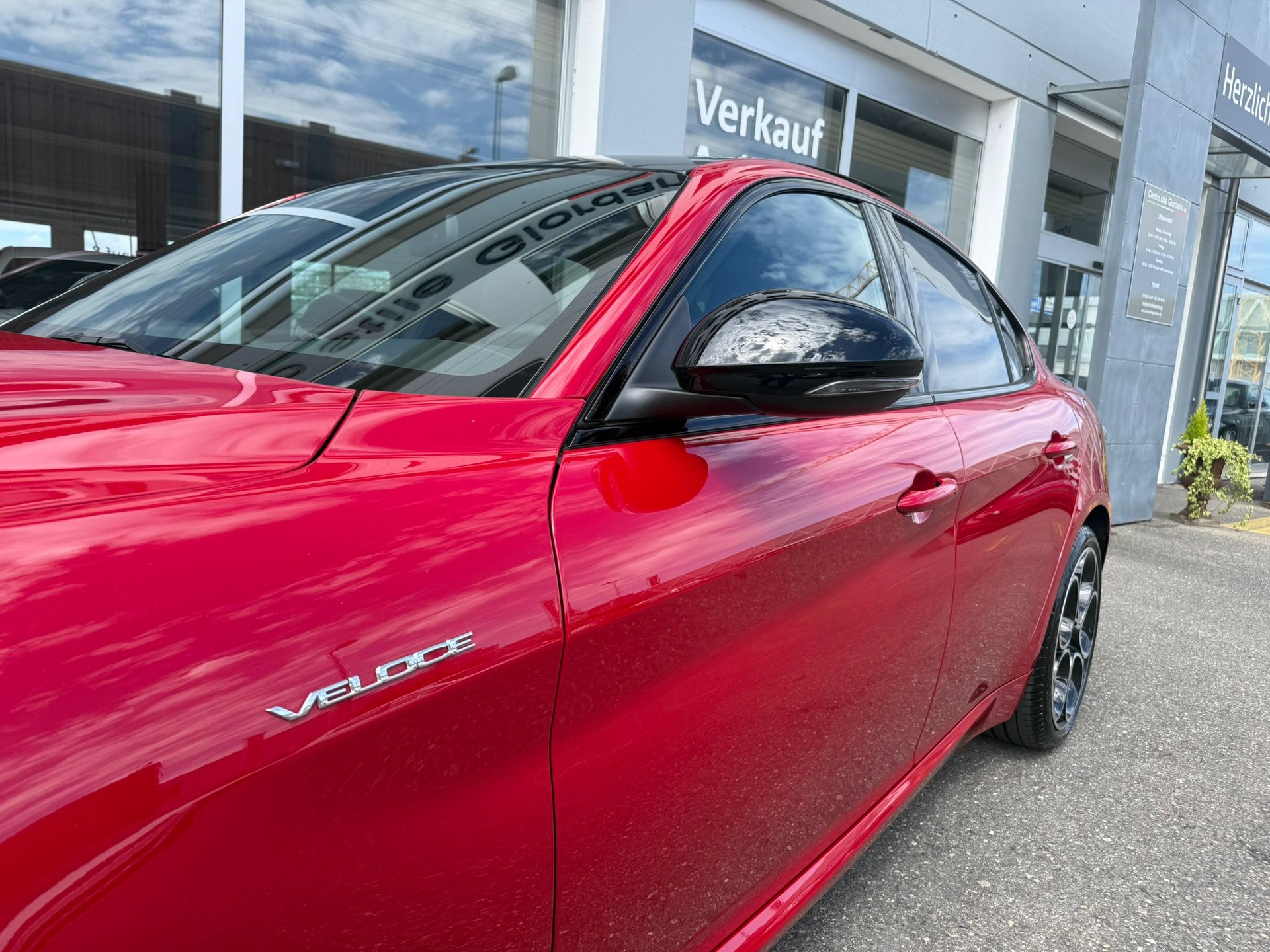 ALFA ROMEO Giulia Veloce 2.0 280PS Q4 AT8 Pack Sky MY23/24-image-6