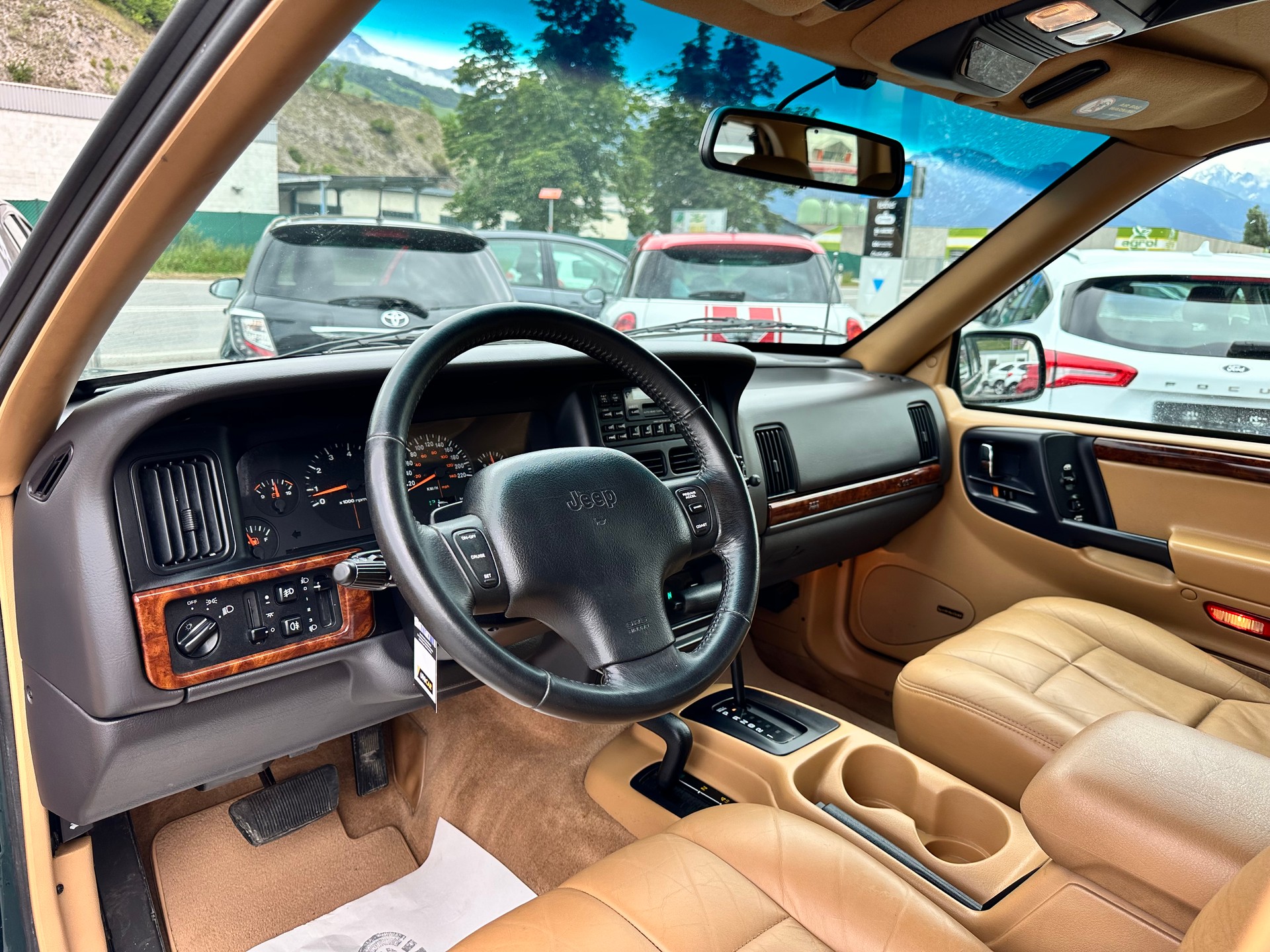 JEEP Grand Cherokee 5.2 Limited Automatic-image-9