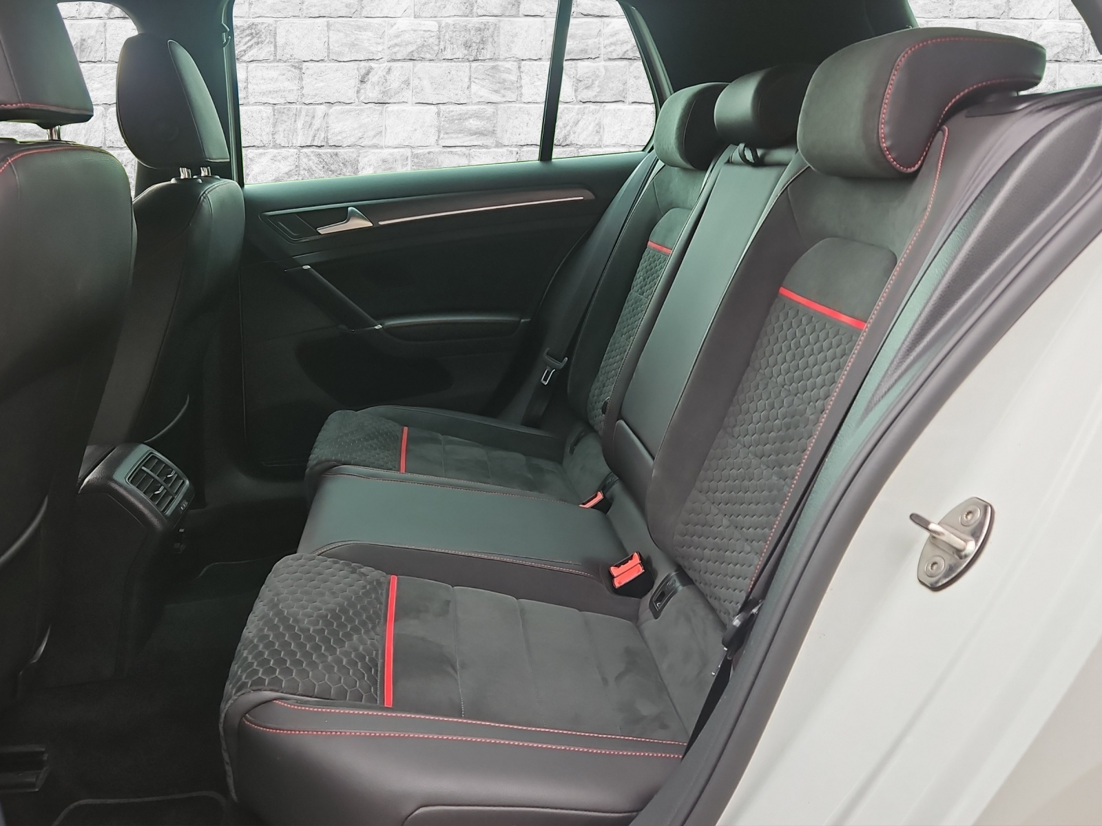 VW Golf VII 2.0 TSI GTI Performance DSG-image-7