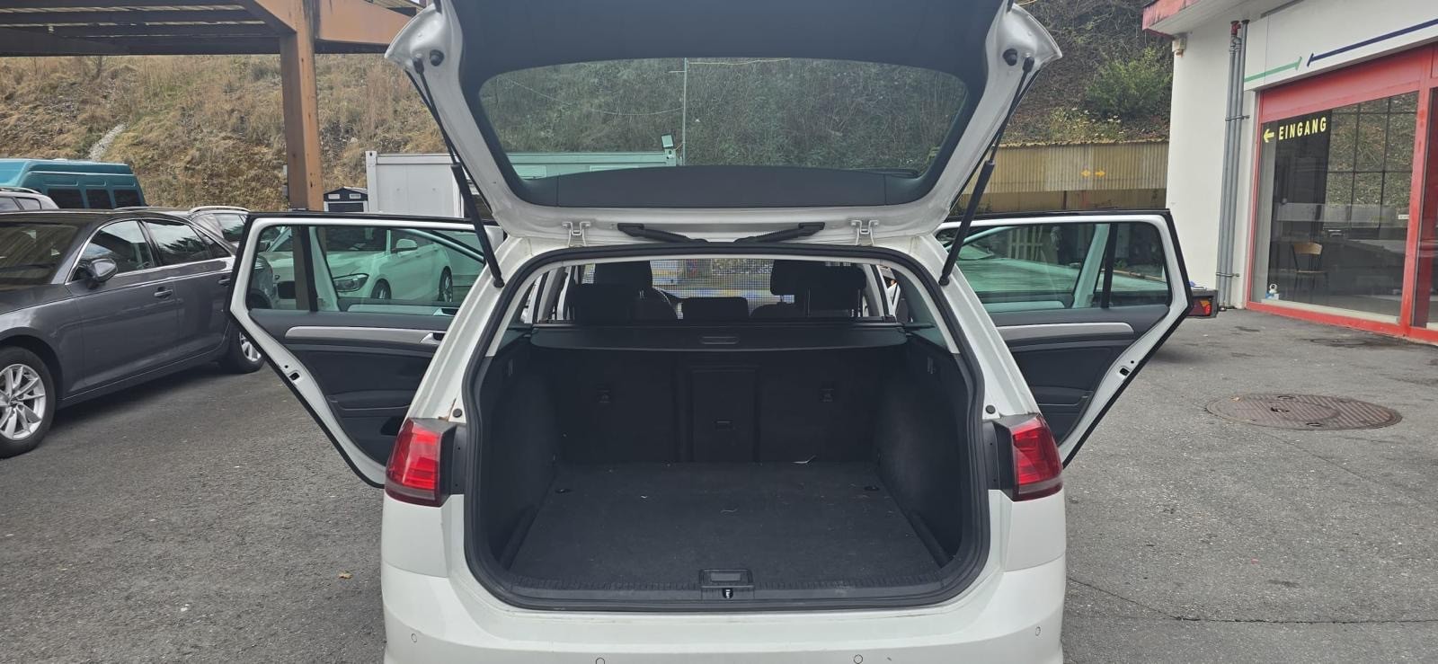 VW Golf Variant 1.4 TSI Highline DSG-image-10