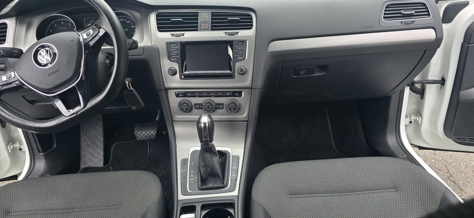 VW Golf Variant 1.4 TSI Highline DSG-image-11