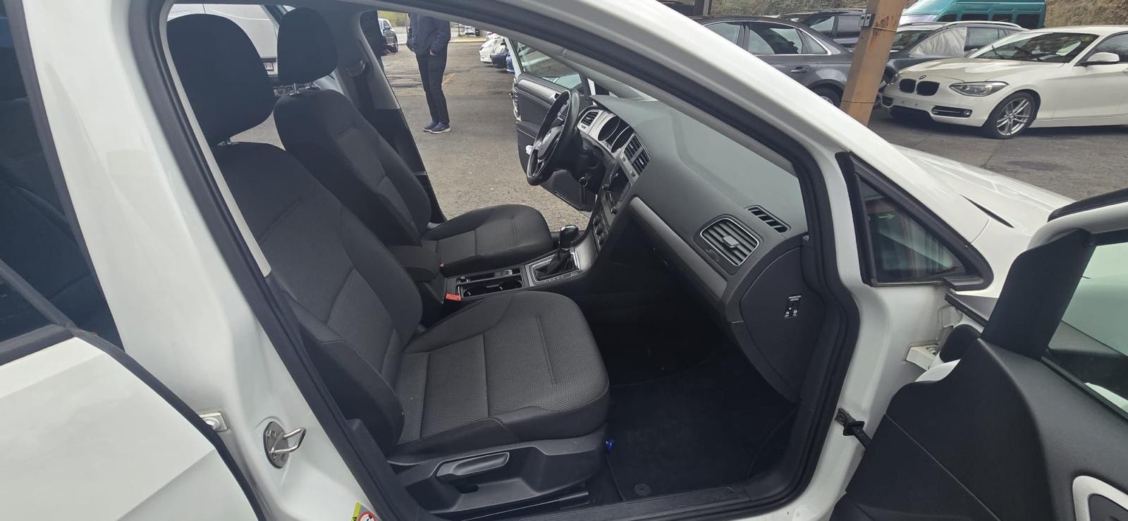 VW Golf Variant 1.4 TSI Highline DSG-image-12