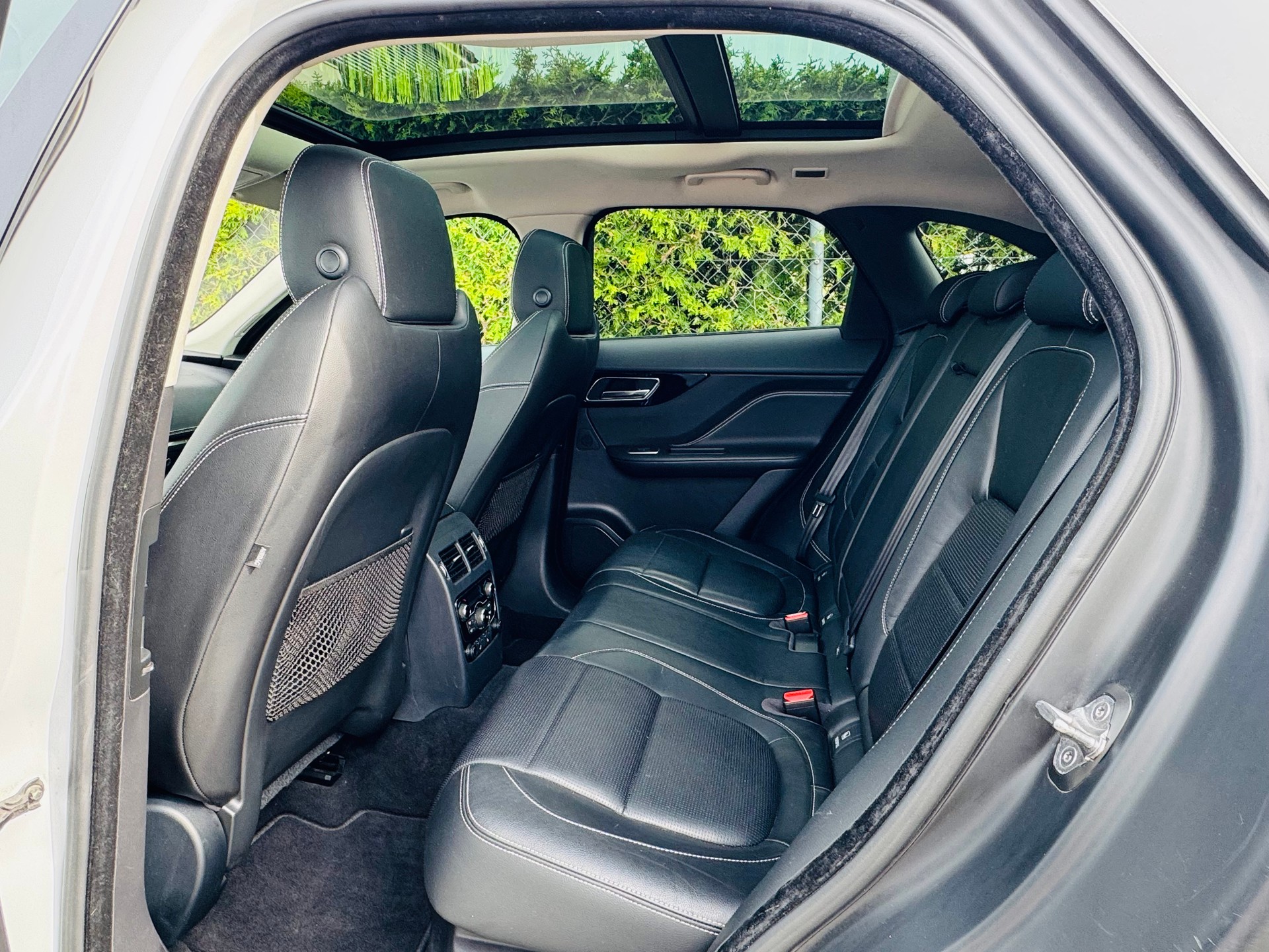 JAGUAR F-Pace 3.0 TD R-Sport AWD Automatik-image-13