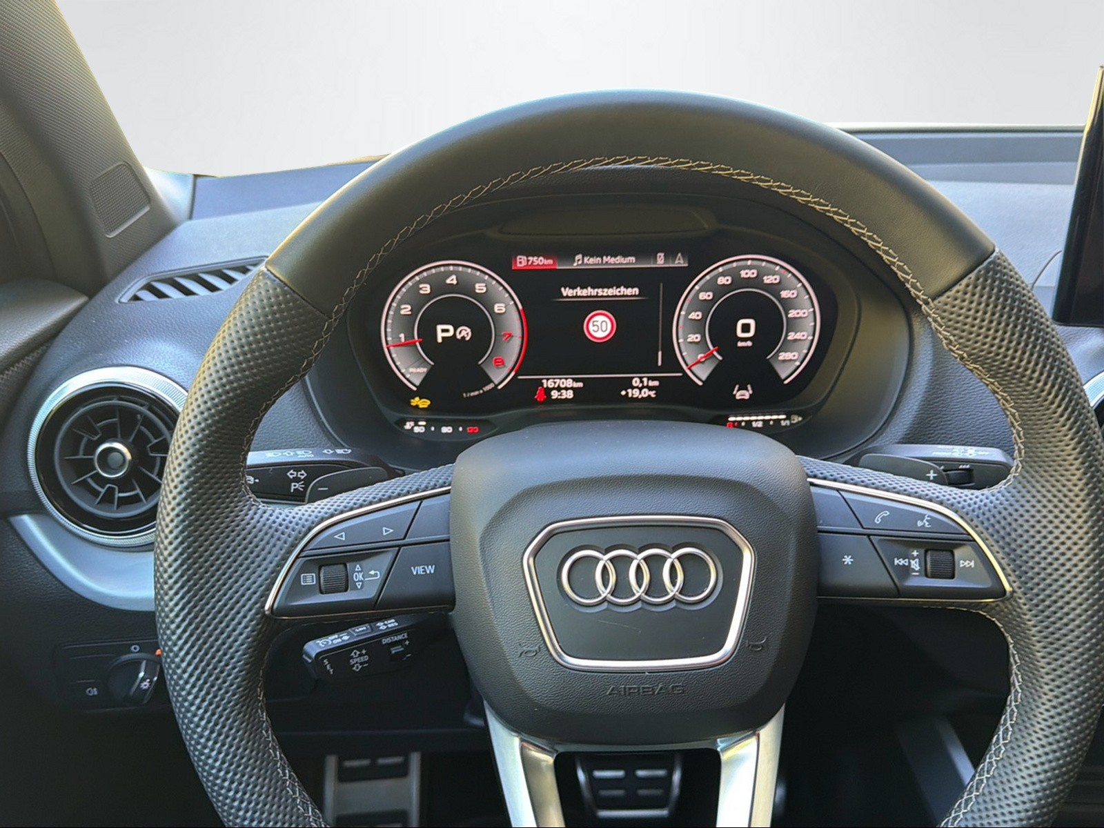 AUDI Q2 2.0 40 TFSI Advanced Attraction quattro S-Tronic-image-11