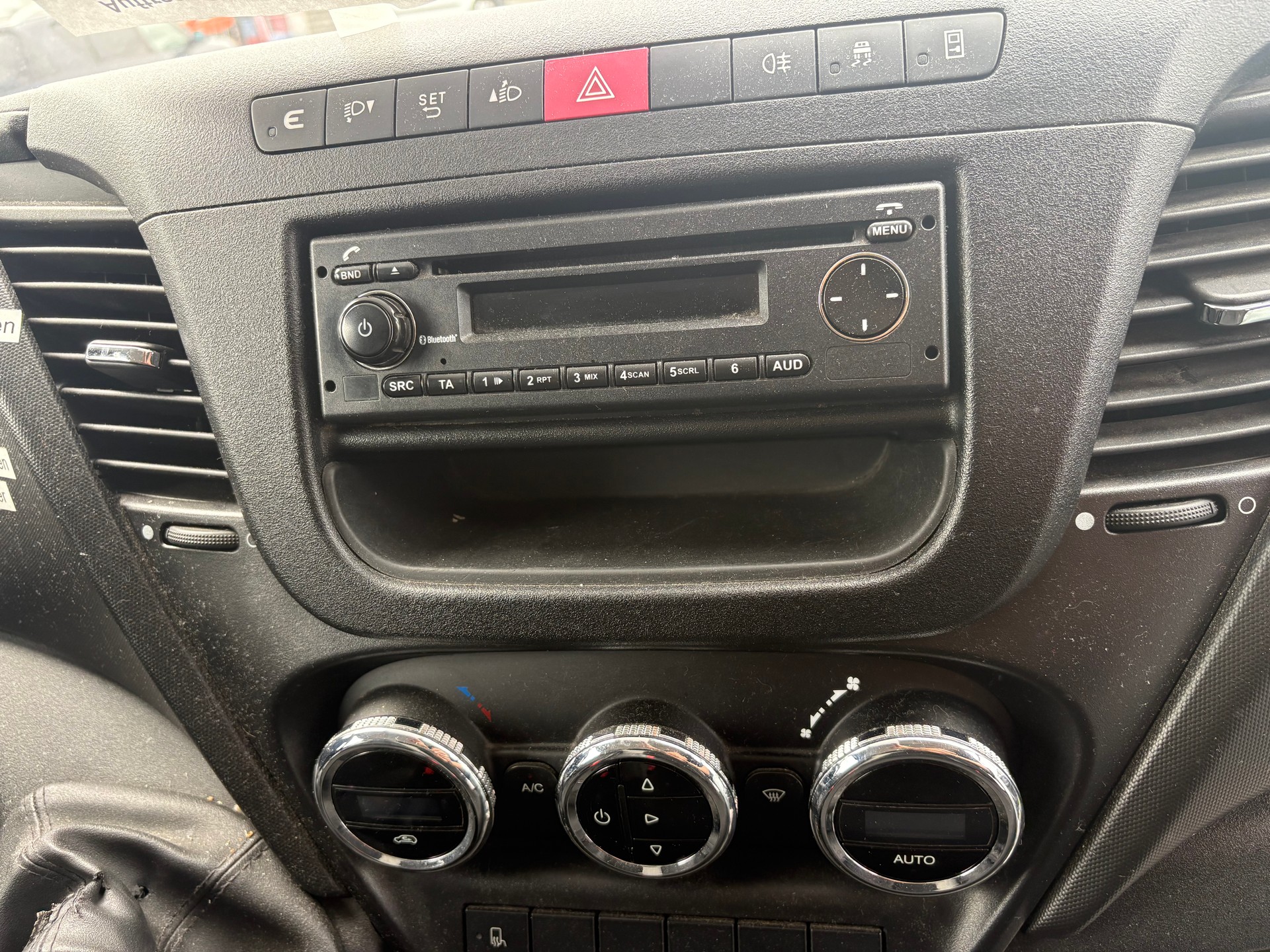 IVECO 35 S 15 SV-image-10