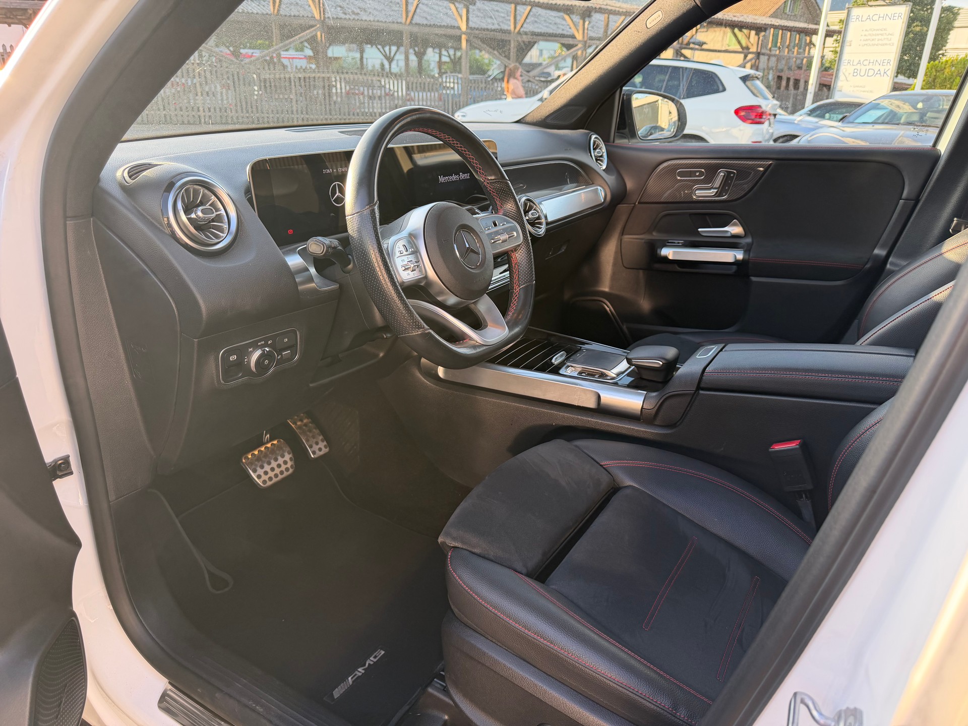 MERCEDES-BENZ GLB 220 d 4Matic AMG Line 8G-Tronic-image-4