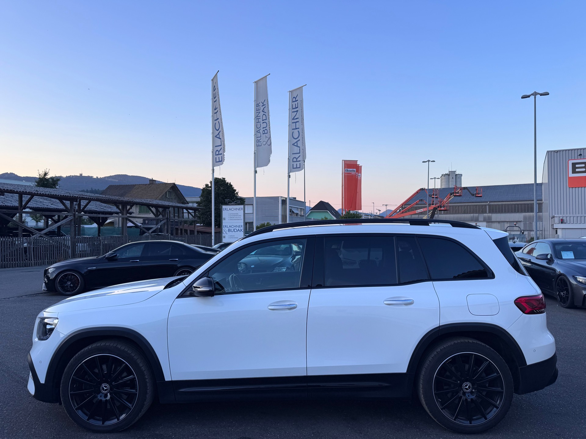 MERCEDES-BENZ GLB 220 d 4Matic AMG Line 8G-Tronic-image-2
