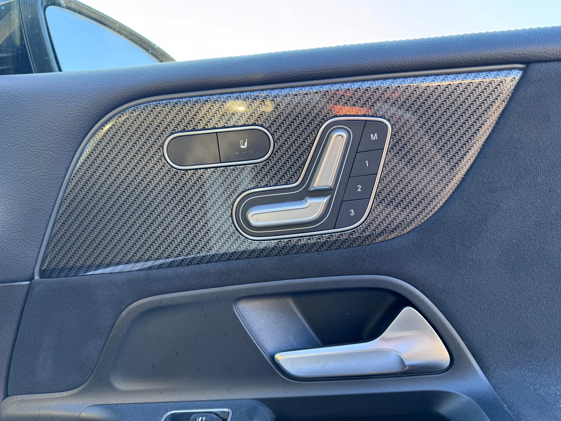MERCEDES-BENZ GLB 220 d 4Matic AMG Line 8G-Tronic-image-12