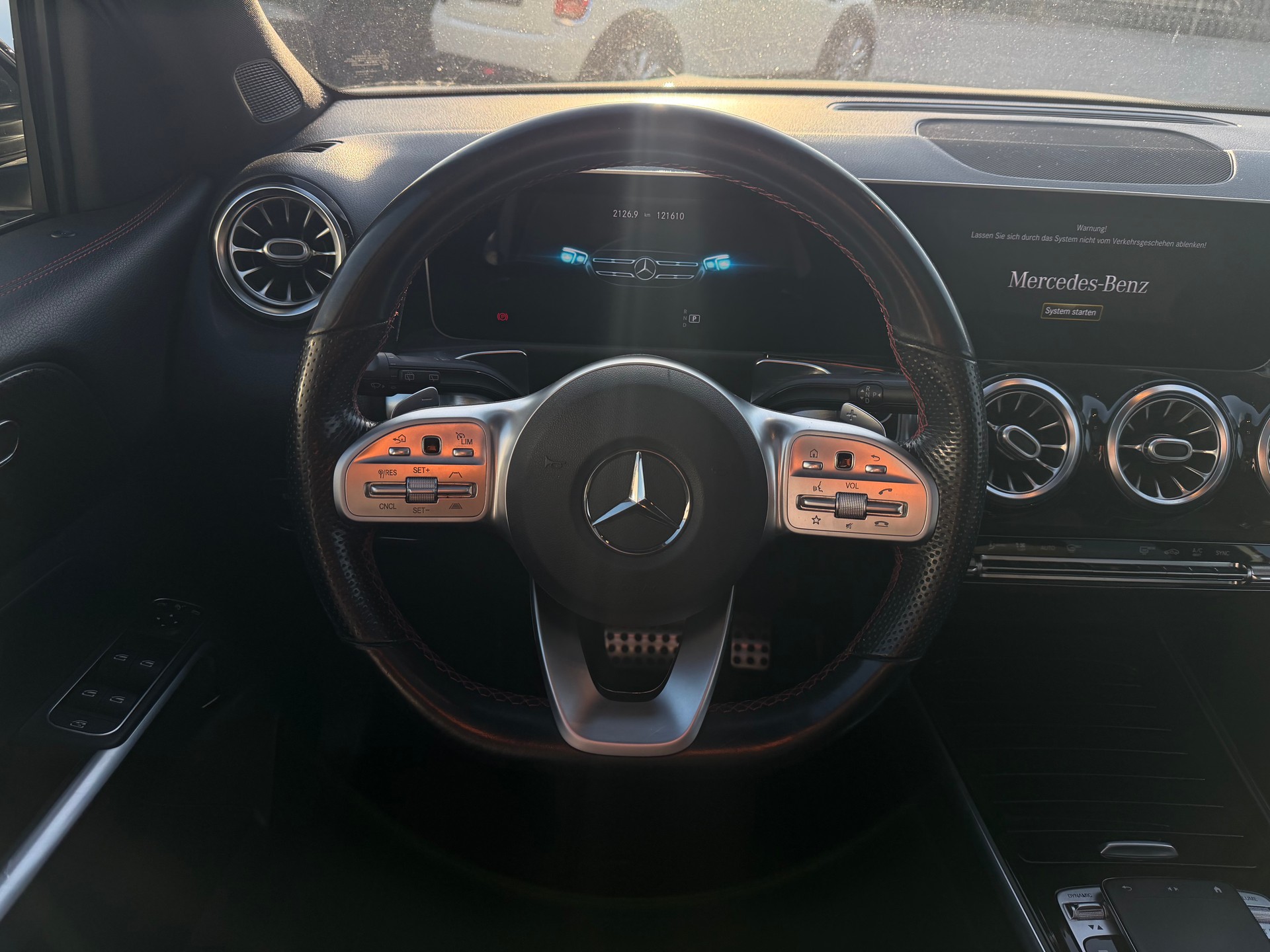 MERCEDES-BENZ GLB 220 d 4Matic AMG Line 8G-Tronic-image-8