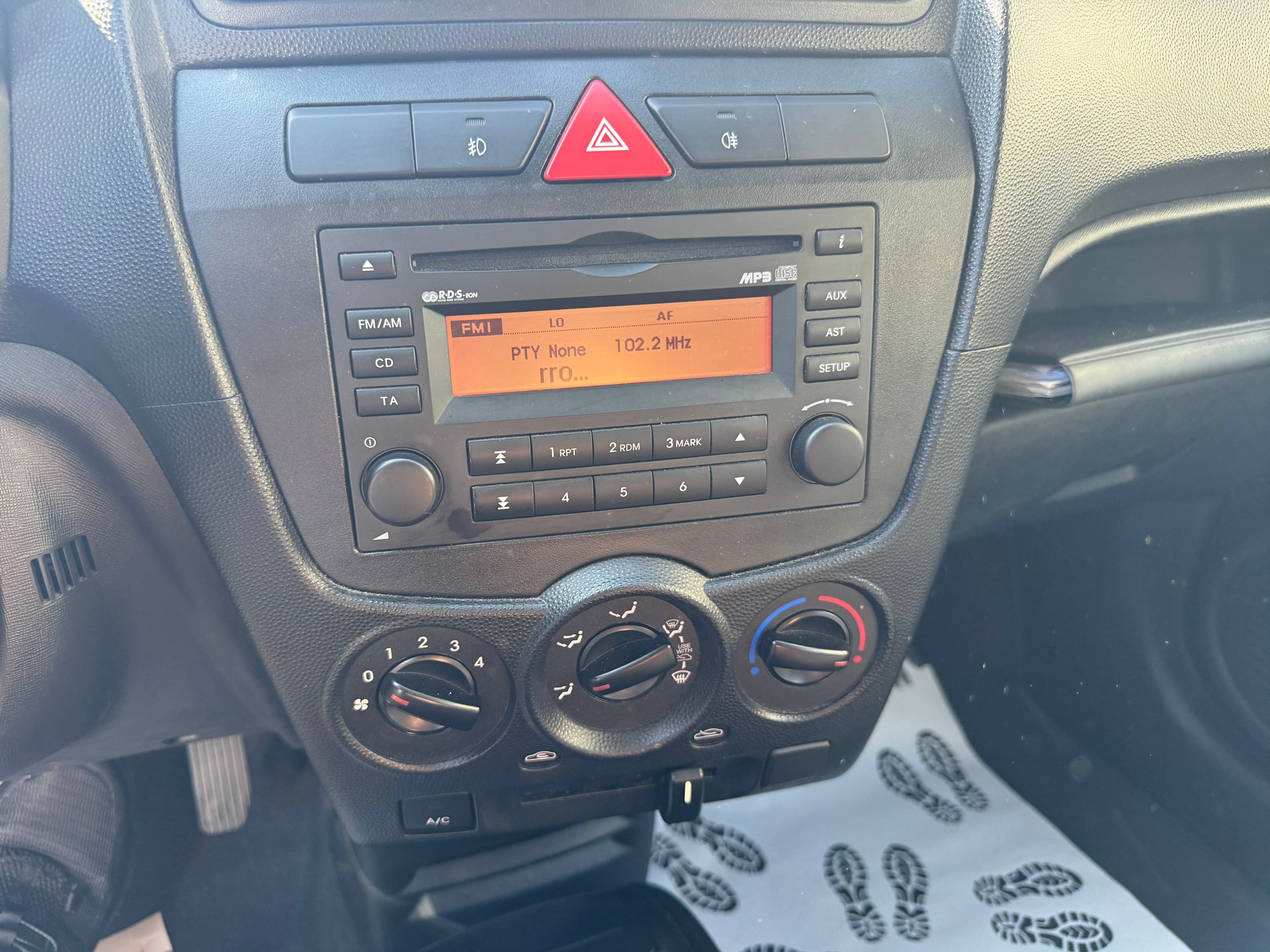 KIA Picanto 1.1 Classic-image-12