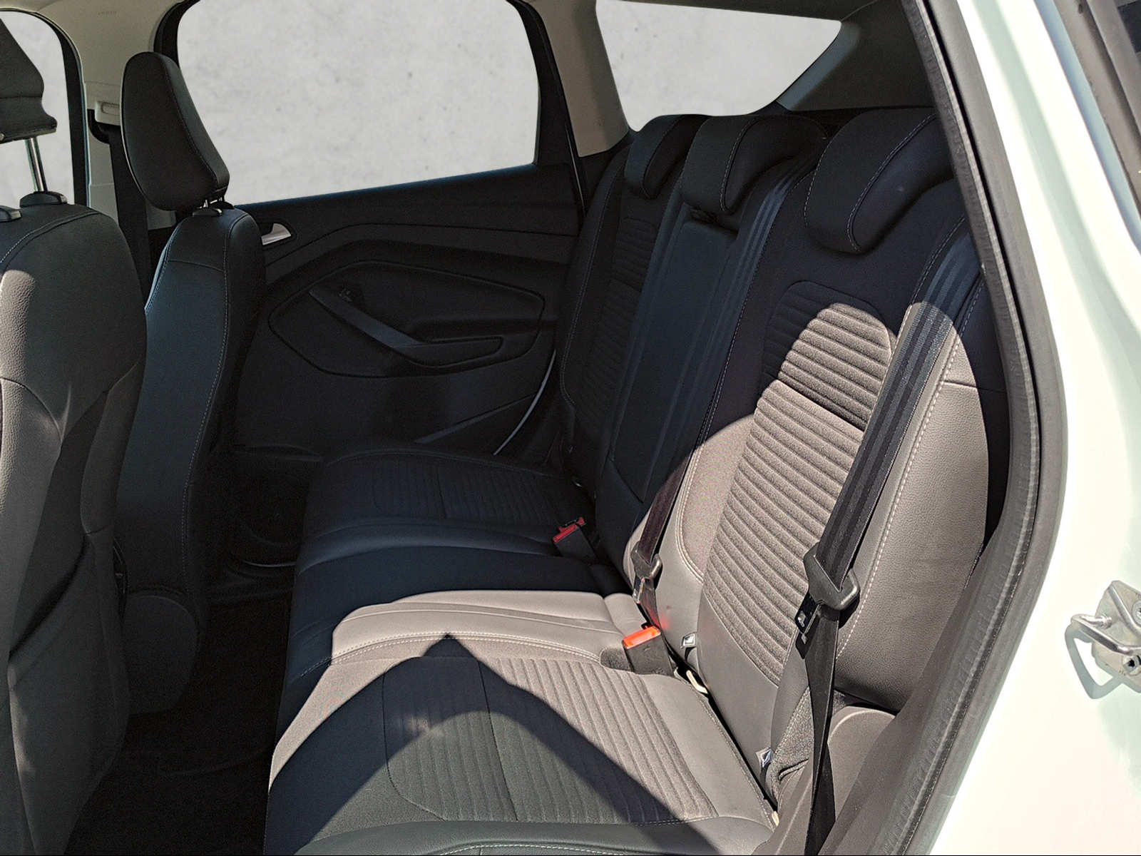 FORD Kuga 1.5 EcoB 182 Titanium-image-9