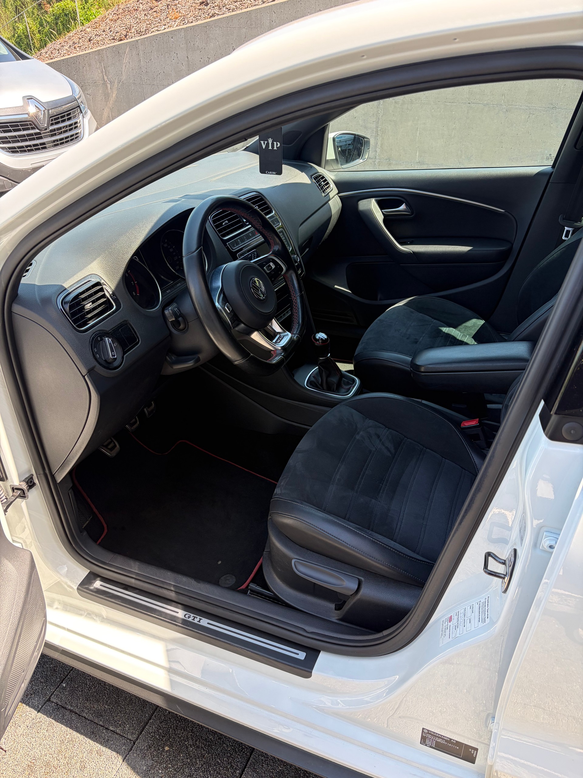 VW 1.8 TSI GTI-image-4