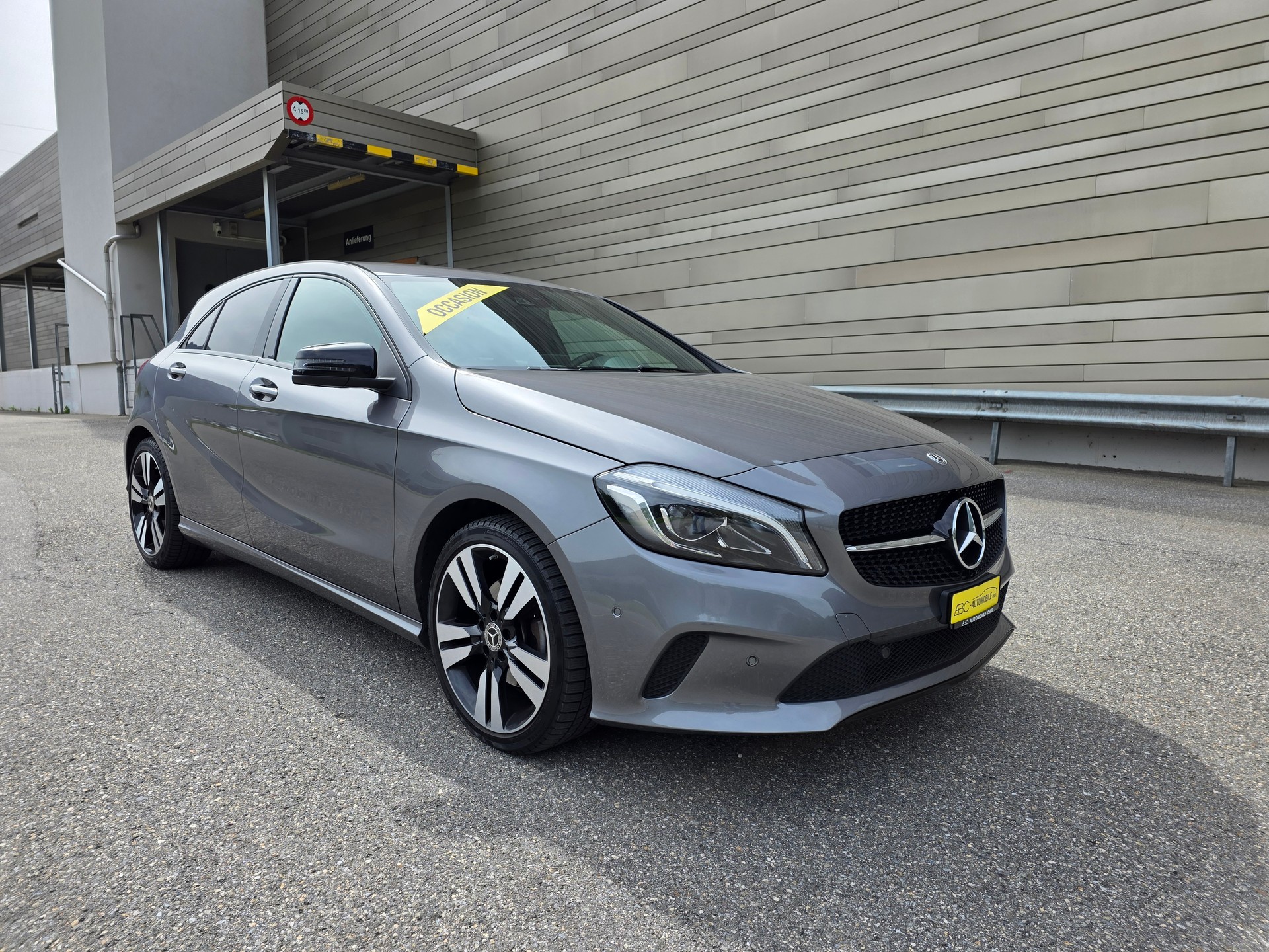 MERCEDES-BENZ A 220 4Matic 7G-DCT-image-1