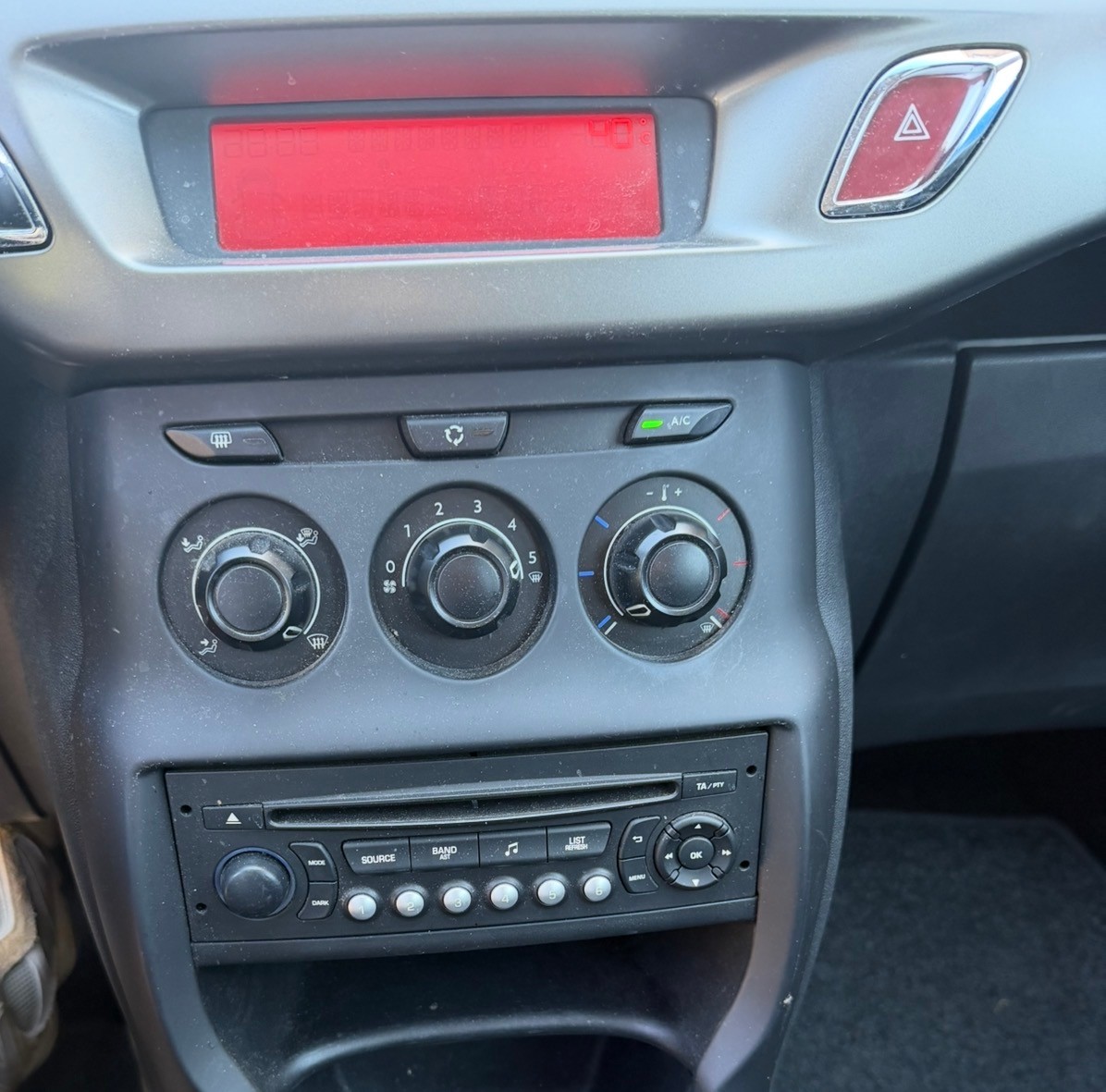 CITROEN C3 1.4i Attraction-image-8