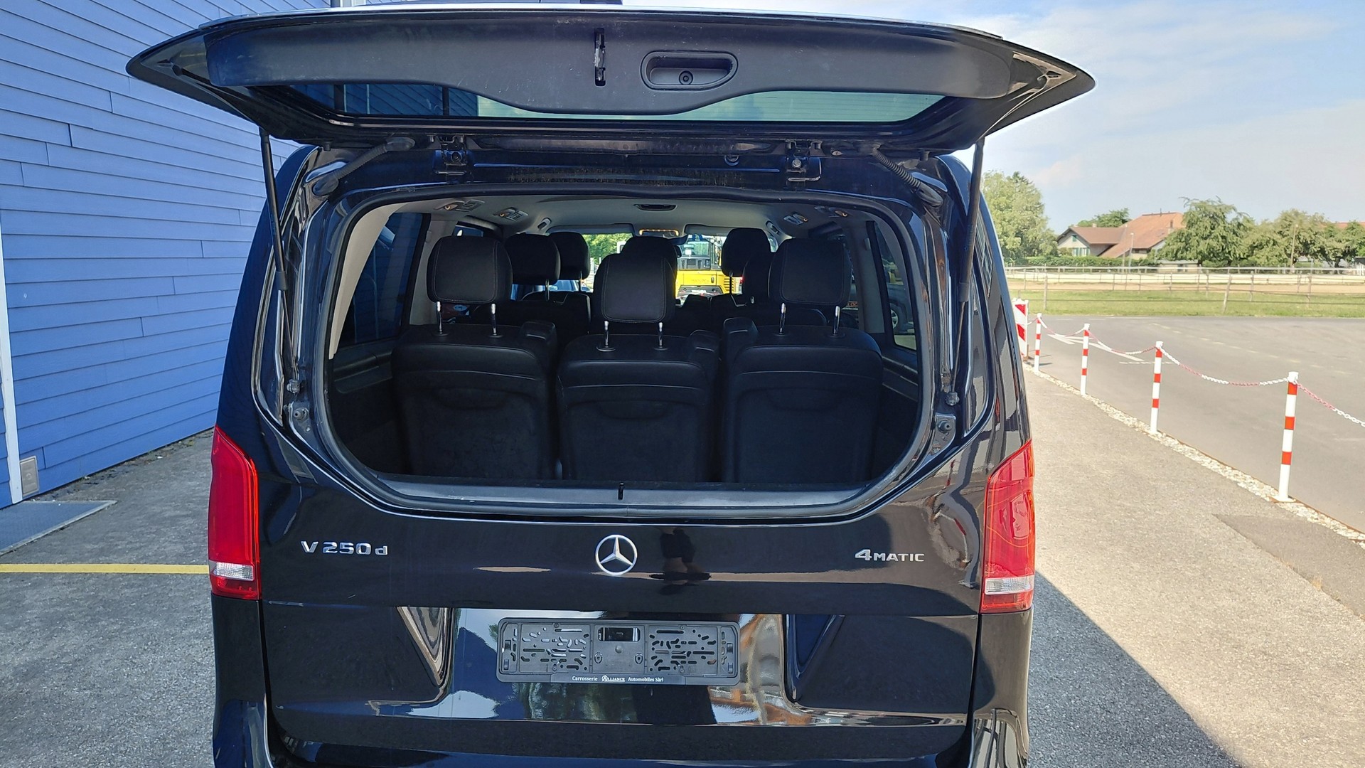 MERCEDES-BENZ V 250 d Avantgarde extralang 4M 7G-Tronic-image-10