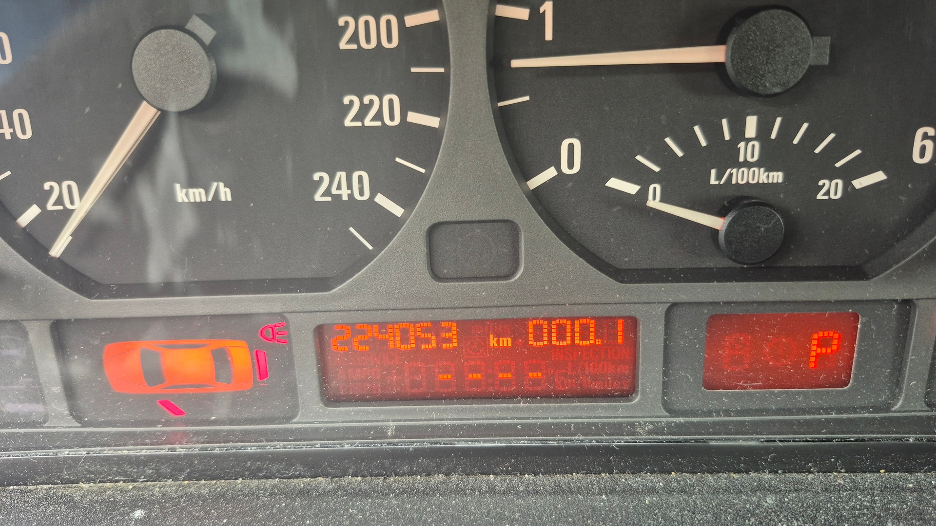 BMW 320i Steptronic-image-10