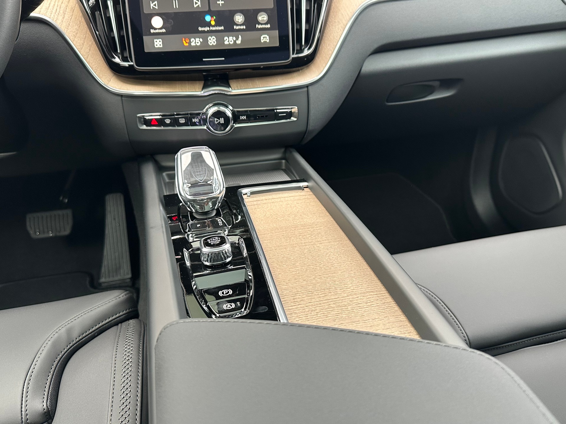 VOLVO XC60 2.0 T8 TE Ultra Dark eAWD-image-10