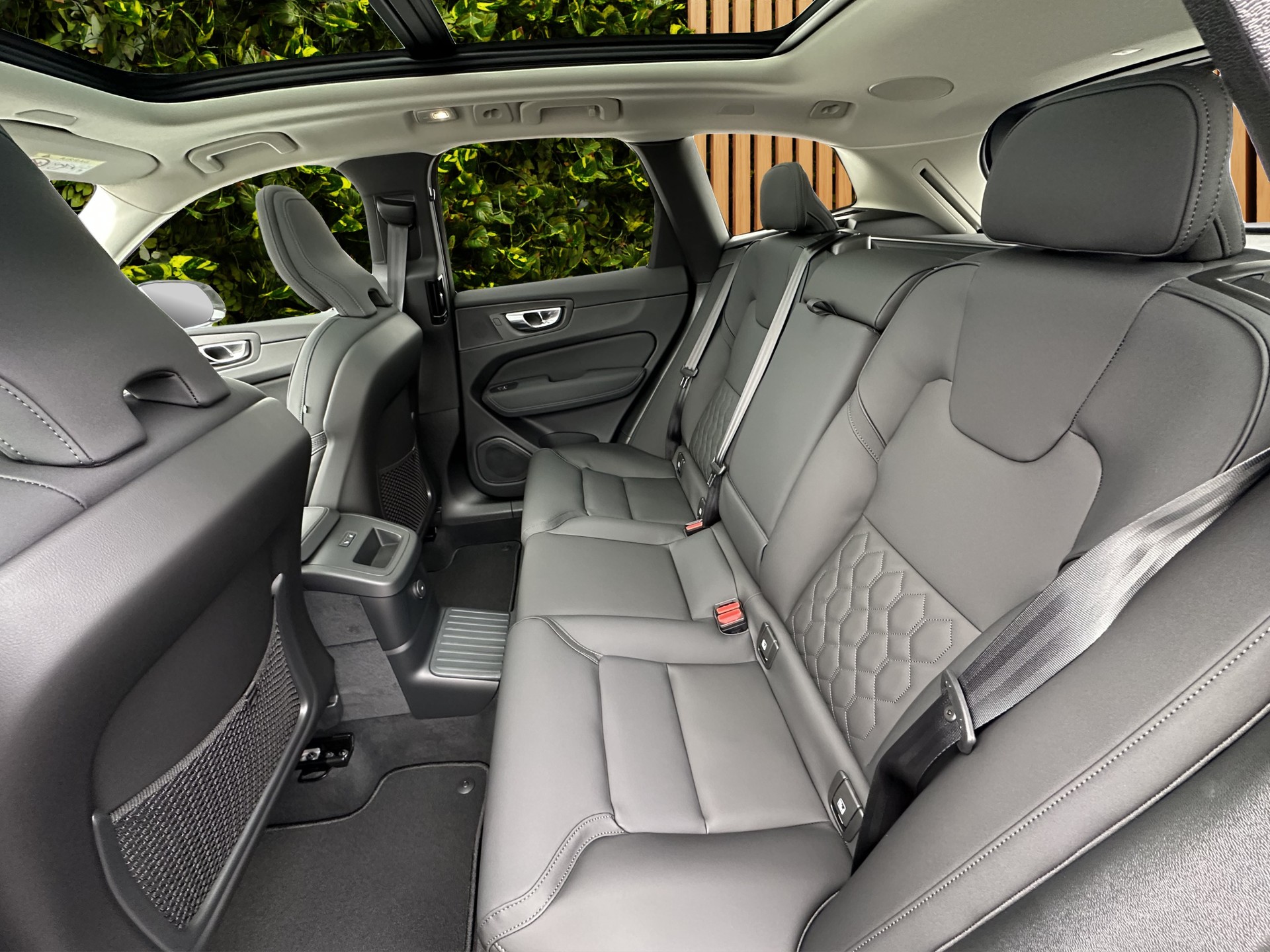 VOLVO XC60 2.0 T8 TE Ultra Dark eAWD-image-15