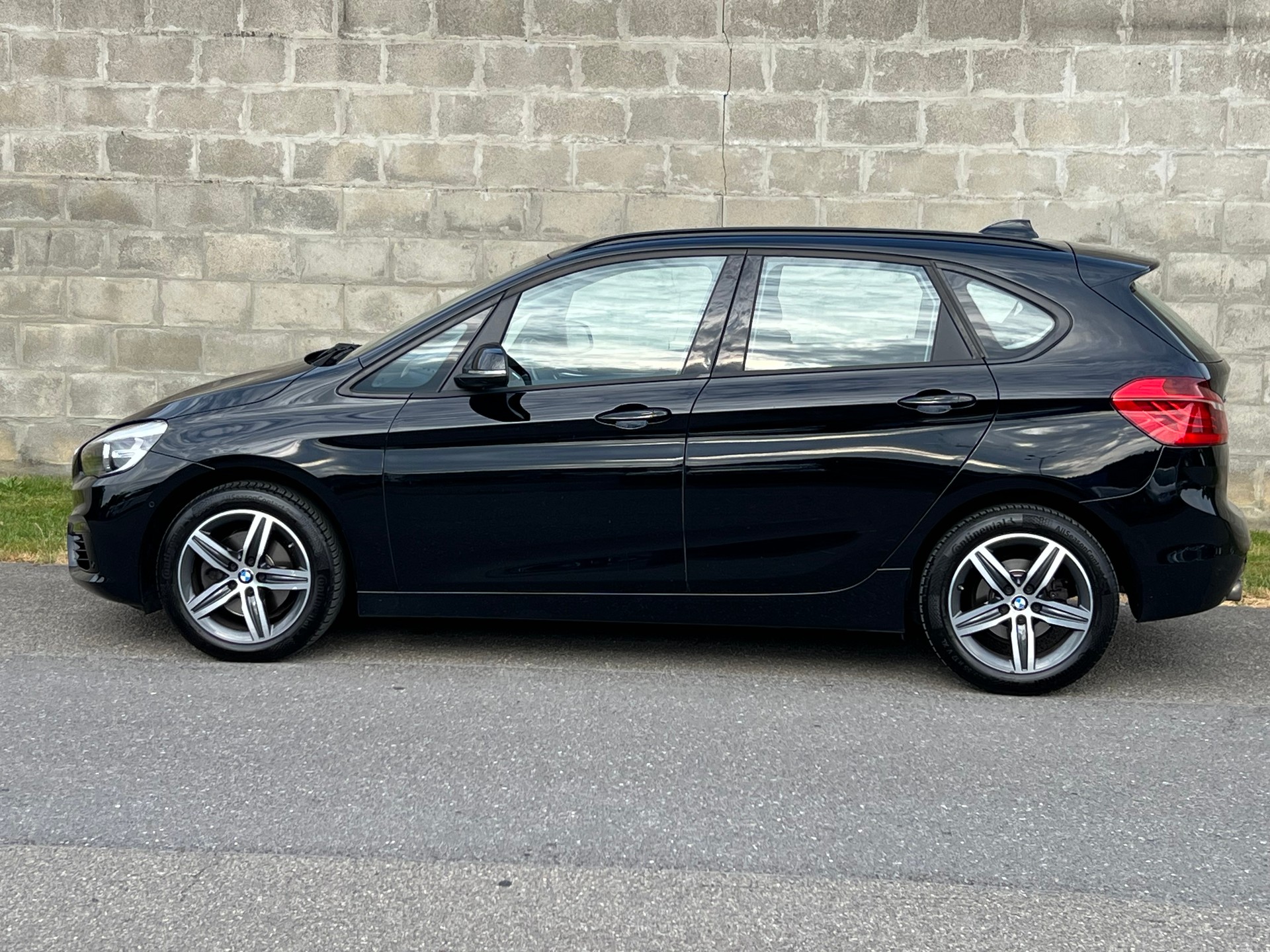 BMW 220d xDrive Active Tourer Steptronic-image-1