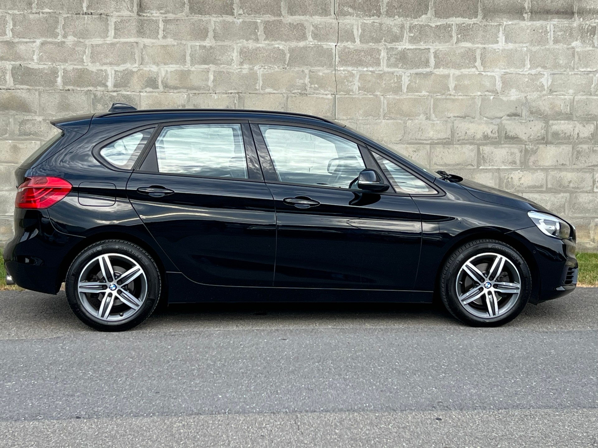 BMW 220d xDrive Active Tourer Steptronic-image-4