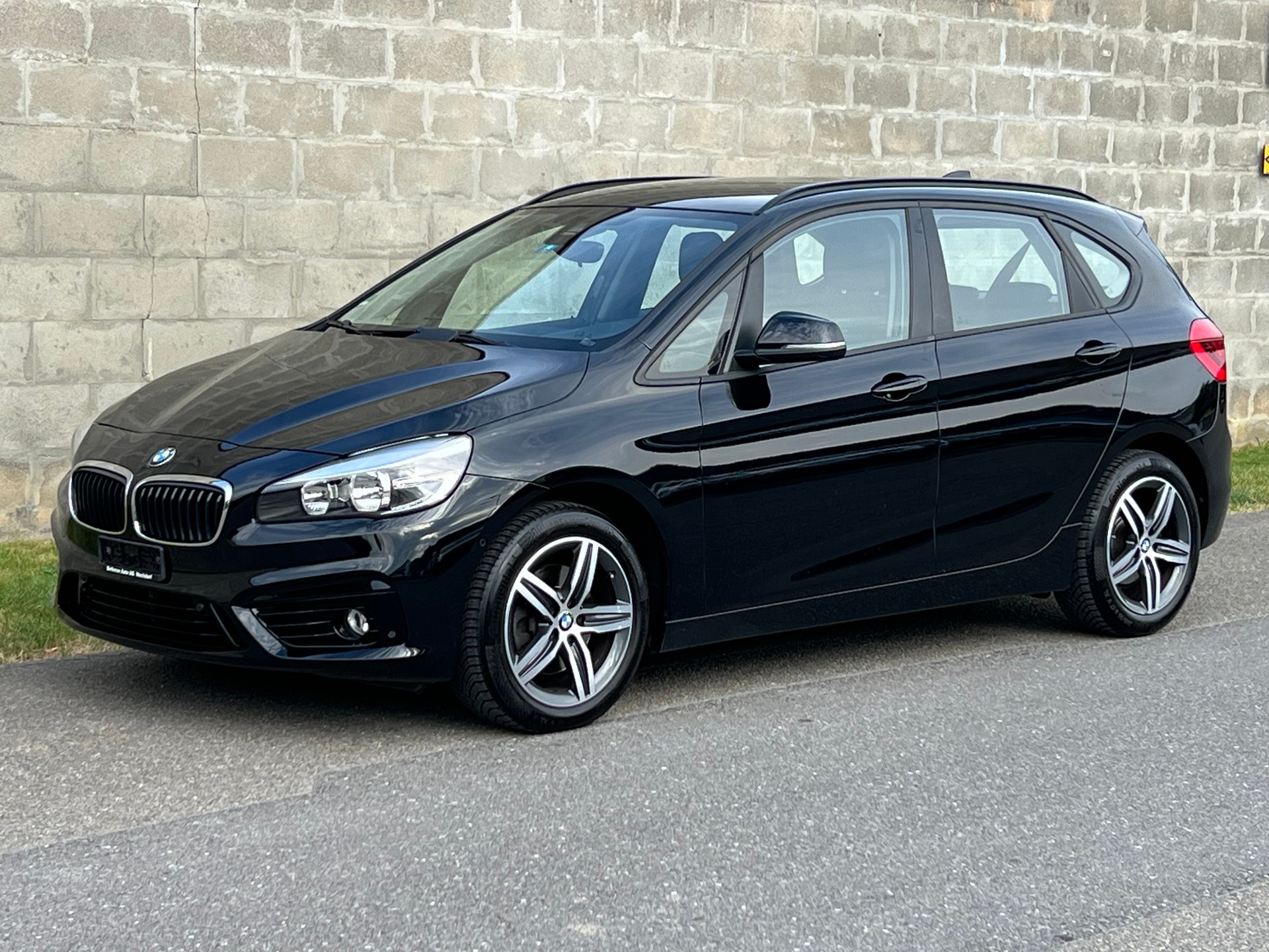 BMW 220d xDrive Active Tourer Steptronic-image-0