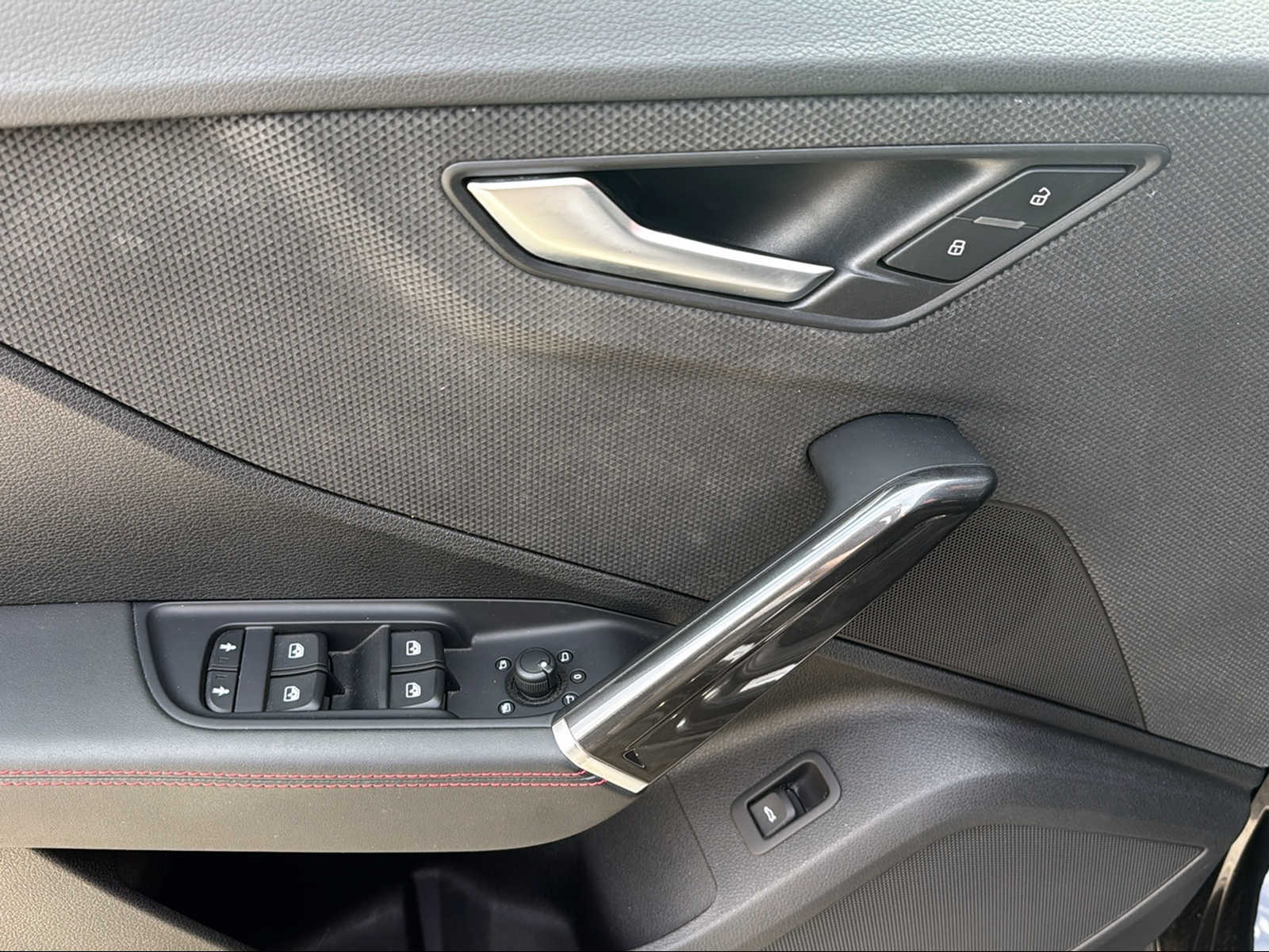 AUDI SQ2 TFSI quattro S-tronic-image-17