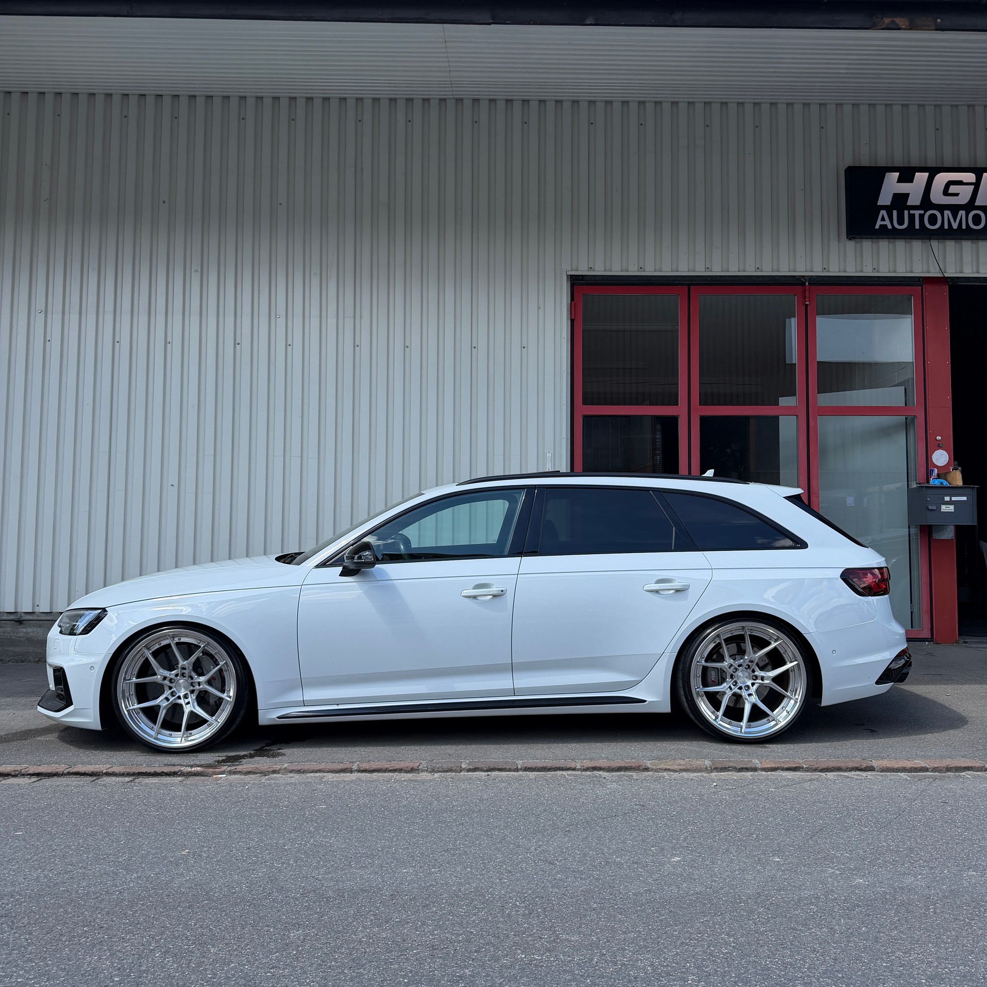 AUDI RS4 Avant 2.9 TFSI quattro tiptronic-image-3