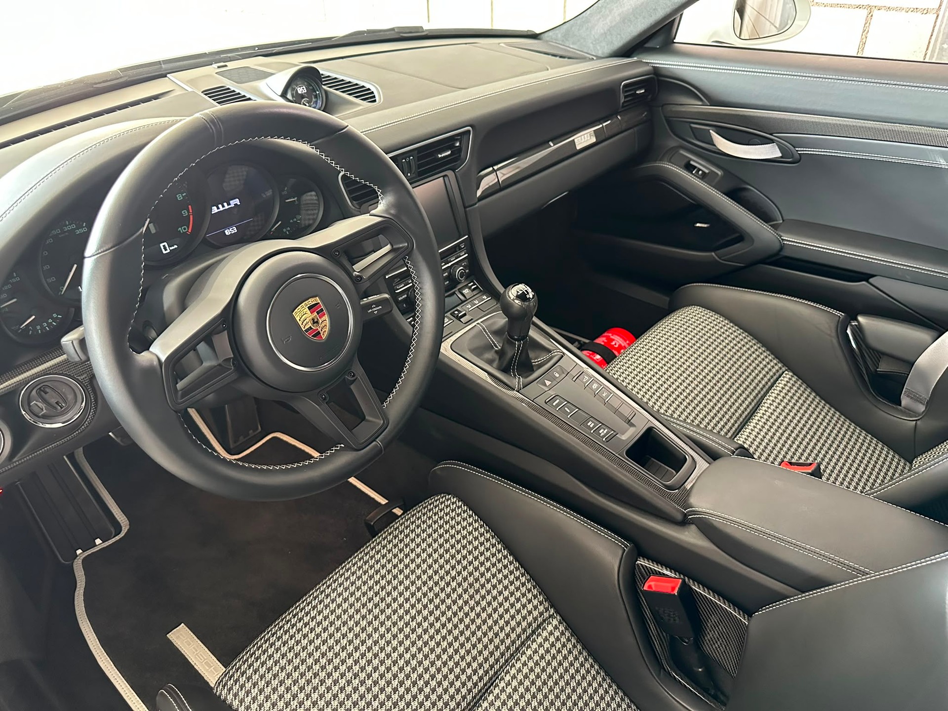 PORSCHE 911 R "1 of 991"-image-5