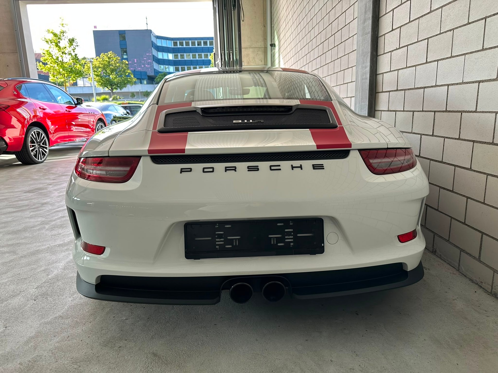 PORSCHE 911 R "1 of 991"-image-4