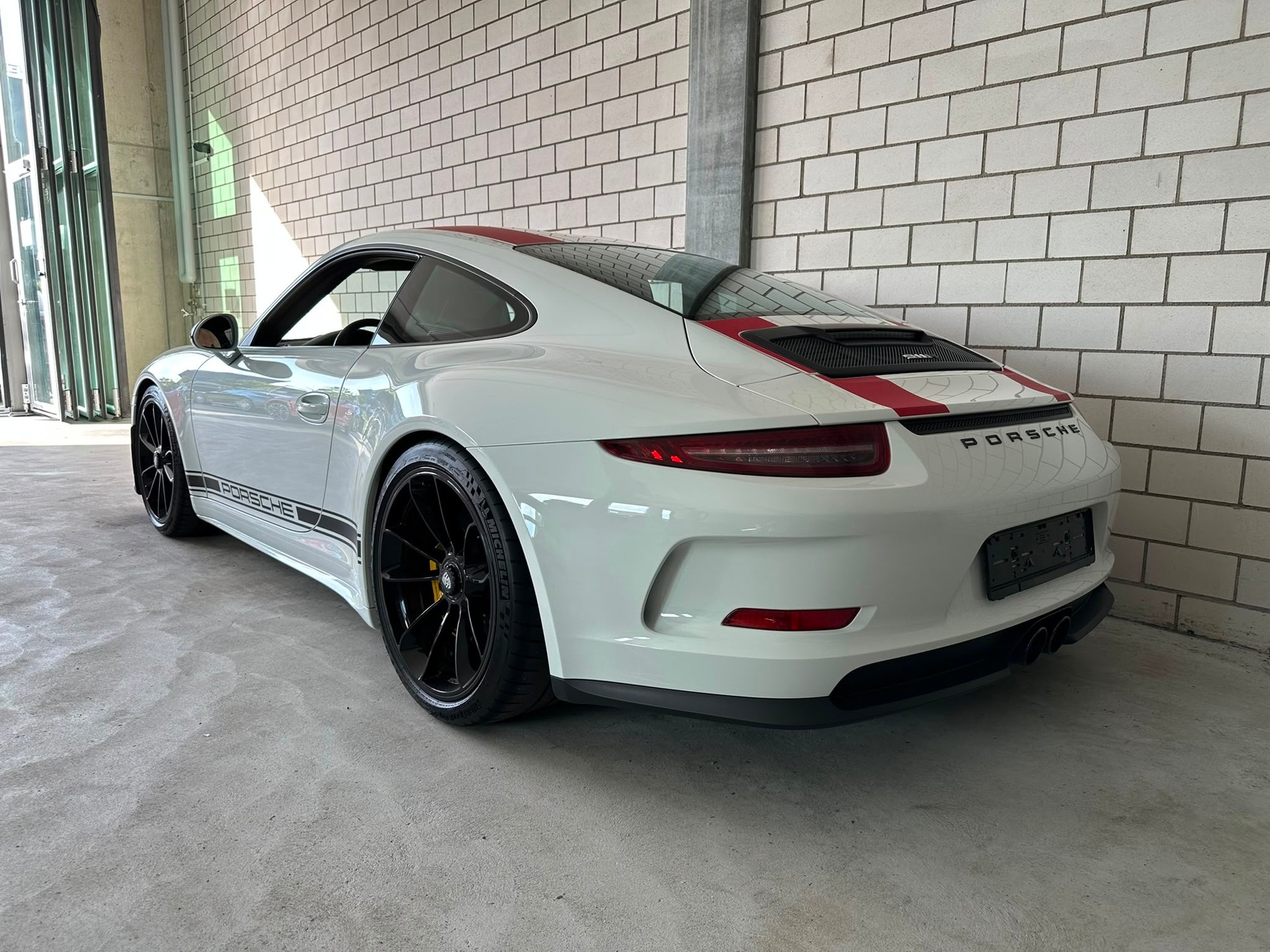 PORSCHE 911 R "1 of 991"-image-2