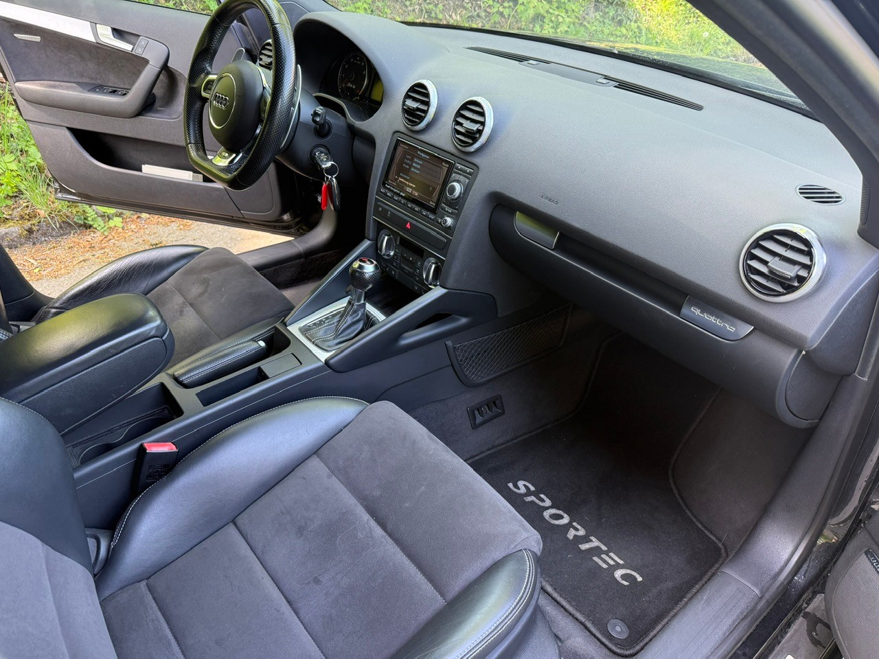 AUDI RS3 Sportback 2.5 TFSI quattro S-tronic Sportback Sportec 408PS-image-15