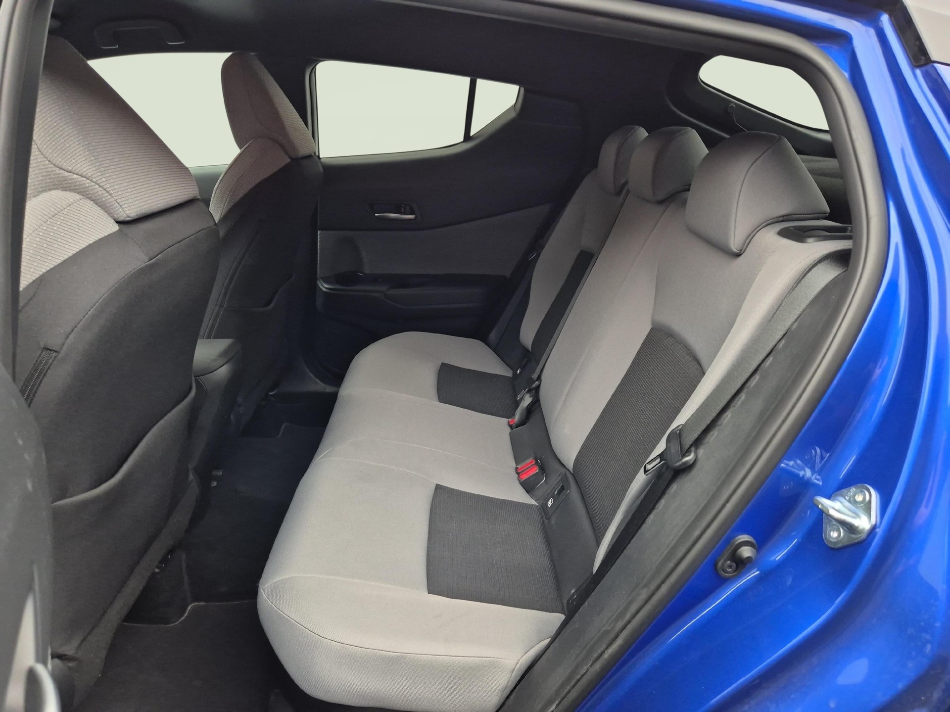 TOYOTA C-HR 1.8 VVTi HSD Style-image-3