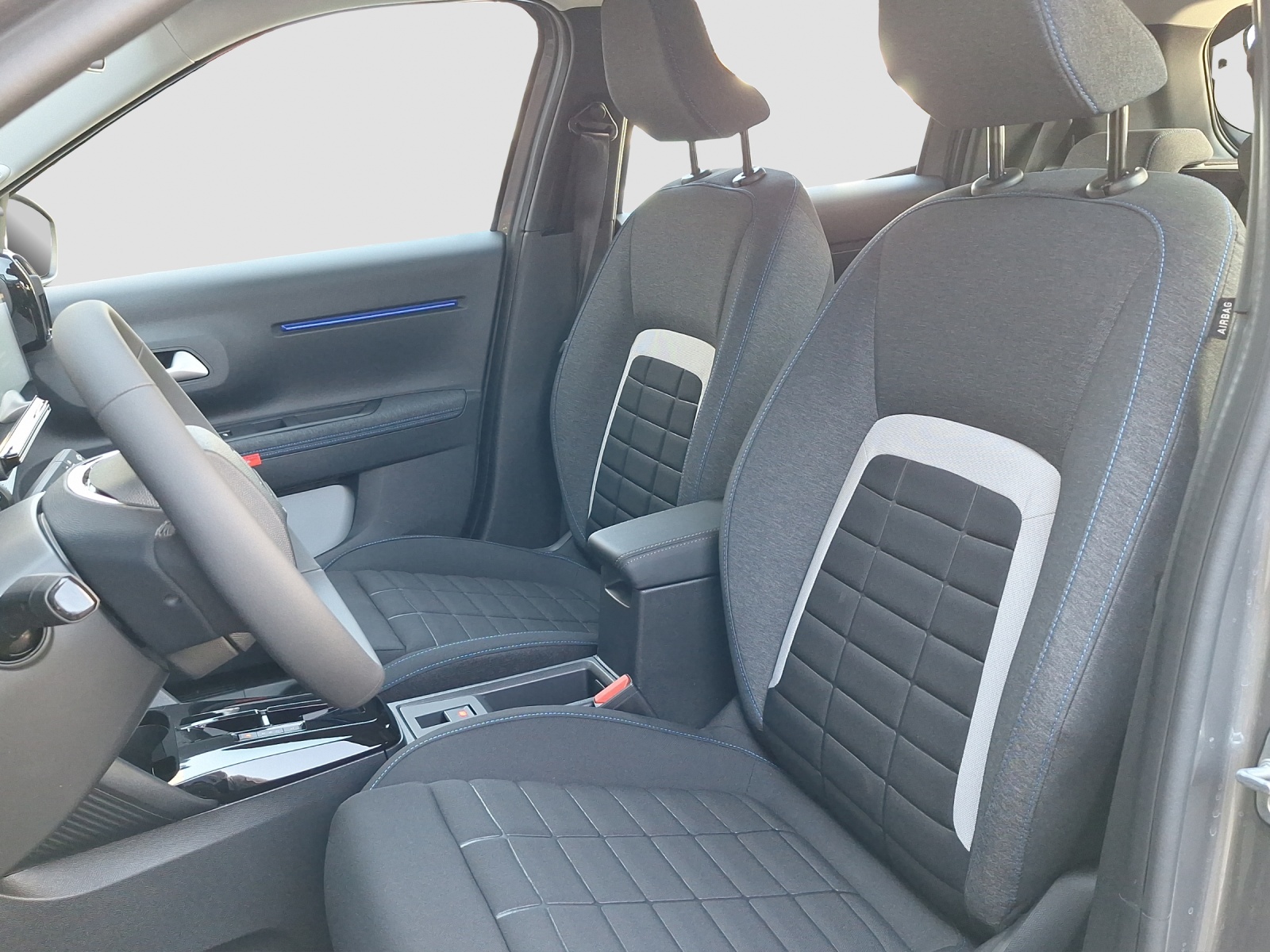 CITROEN C3 1.2 Hybrid Plus-image-9