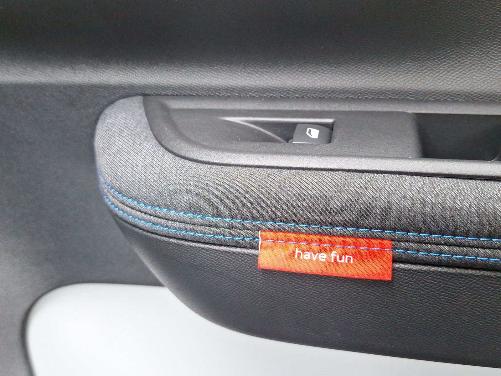 CITROEN C3 1.2 Hybrid Plus-image-15